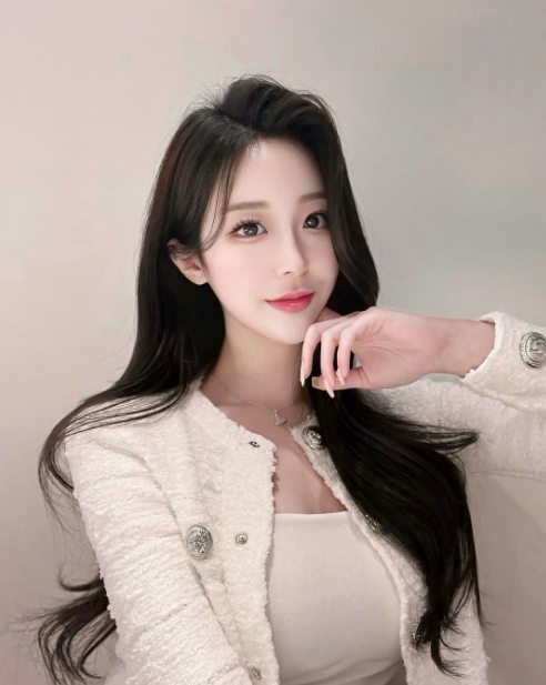 兄弟们，韩国顶级网红美女，这身材真的爱了，完全顶不住啊！