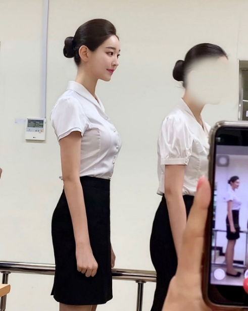 兄弟们，韩国顶级网红美女，大长腿，高颜值，这个很难不爱啊！