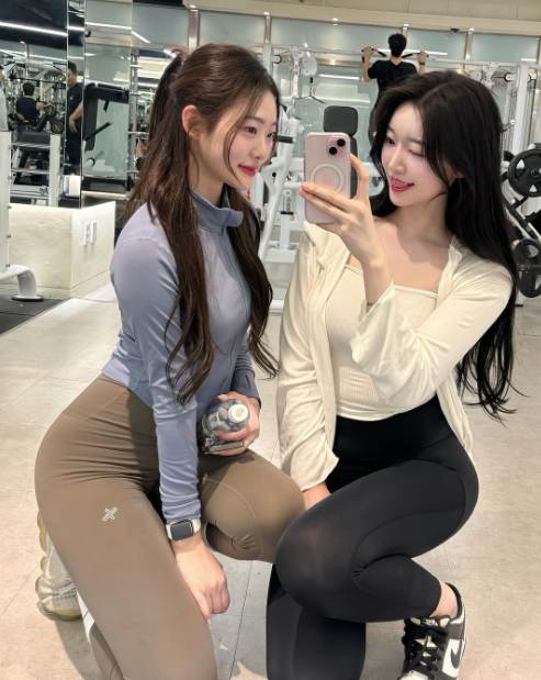 兄弟们，韩国顶级网红美女，大长腿，高颜值，这个很难不爱啊！