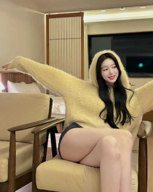 兄弟们，韩国顶级网红美女，大长腿，高颜值，这个很难不爱啊！