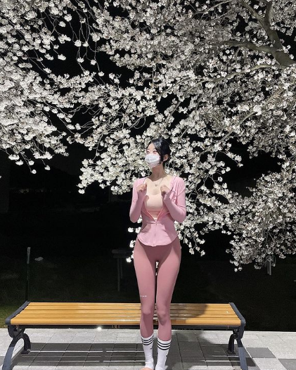 瑜伽裤！大长腿！cos蜘蛛侠！真的好凶，这么大的事根本藏不住！