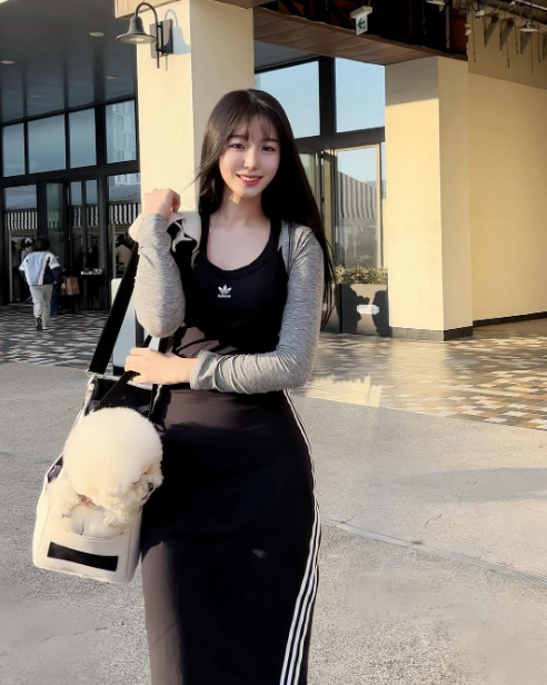 兄弟们，韩国顶级网红美女，大长腿，高颜值，这个很难不爱啊！