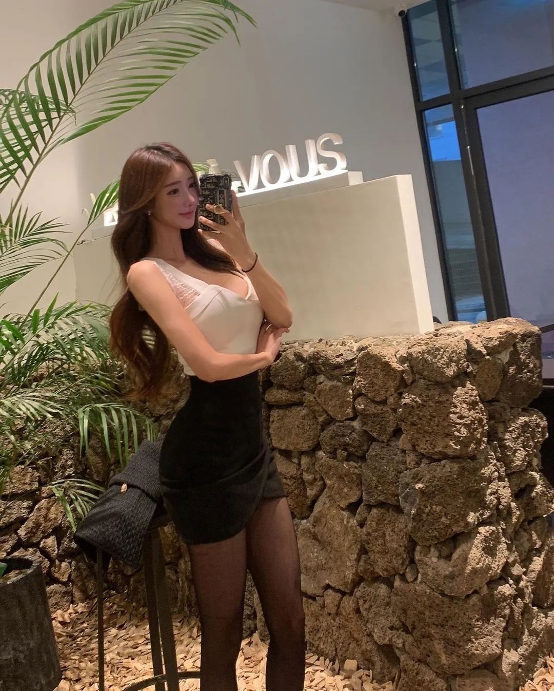兄弟们，韩国顶级网红美女，高颜值，大长腿，这个很难不爱啊！