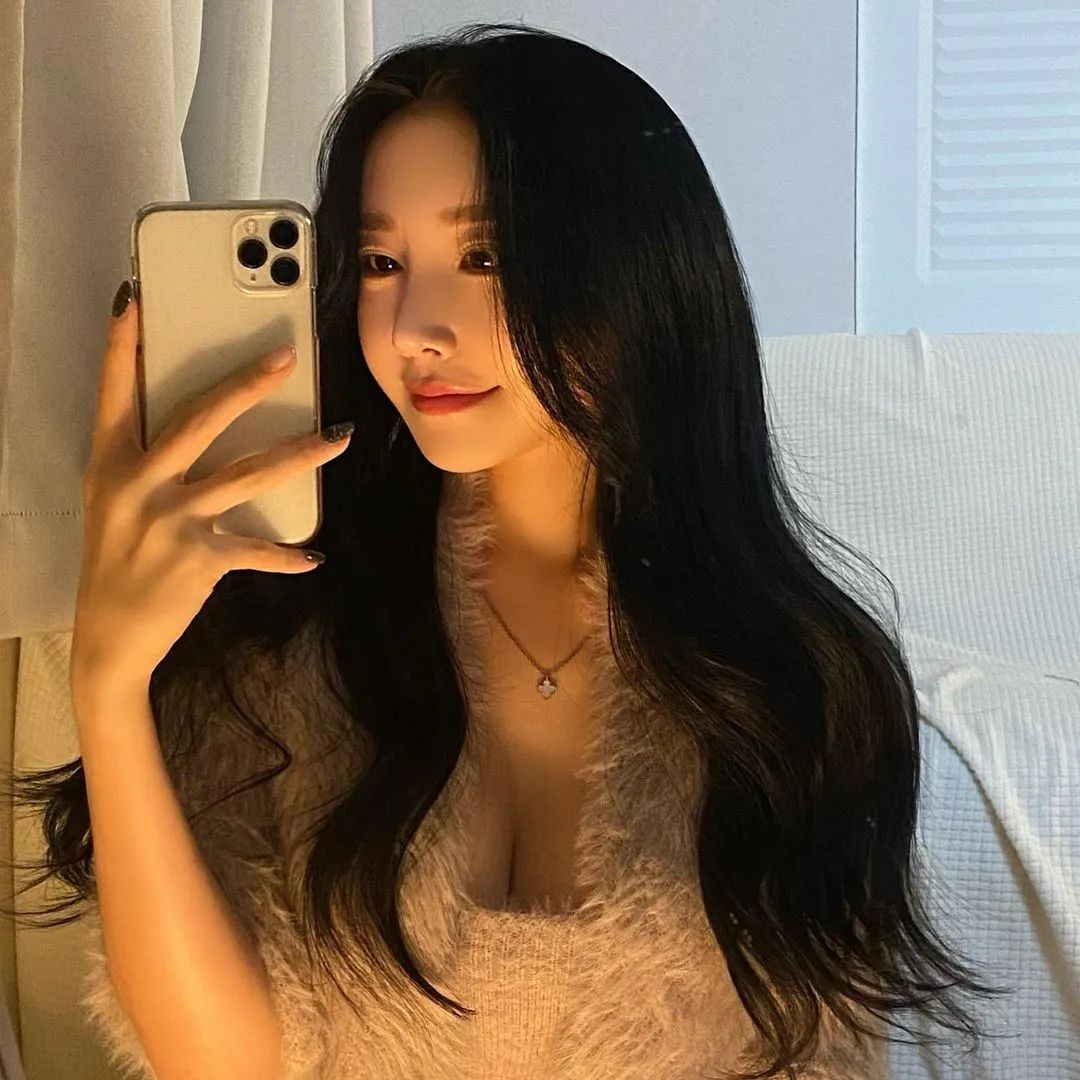 兄弟们，韩国顶级网红美女，真的好凶，被狠狠拿捏了，完全顶不住！