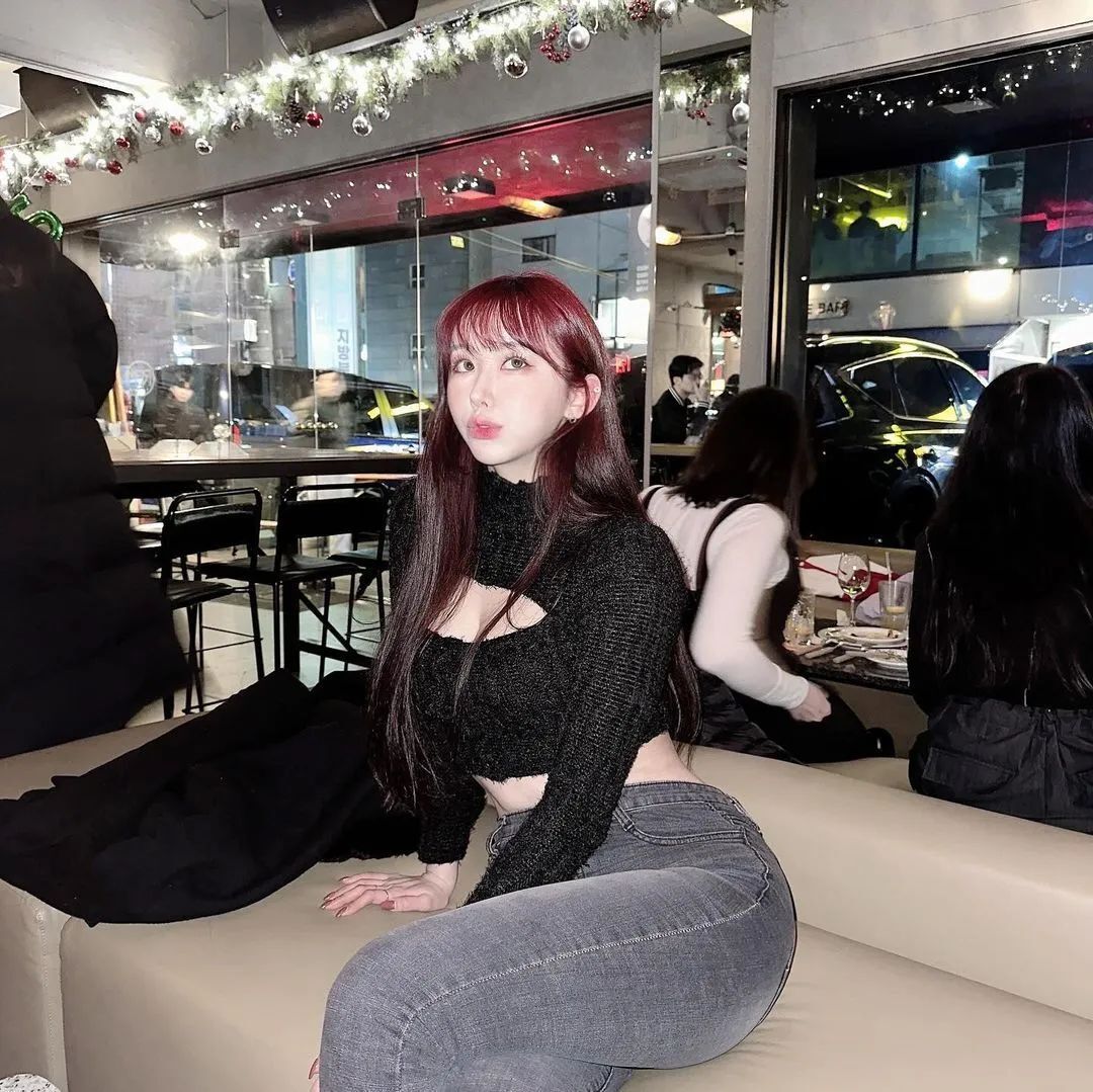 韩妹！身材顶级！完美曲线，凹凸有致，真的好凶，完全顶不住！