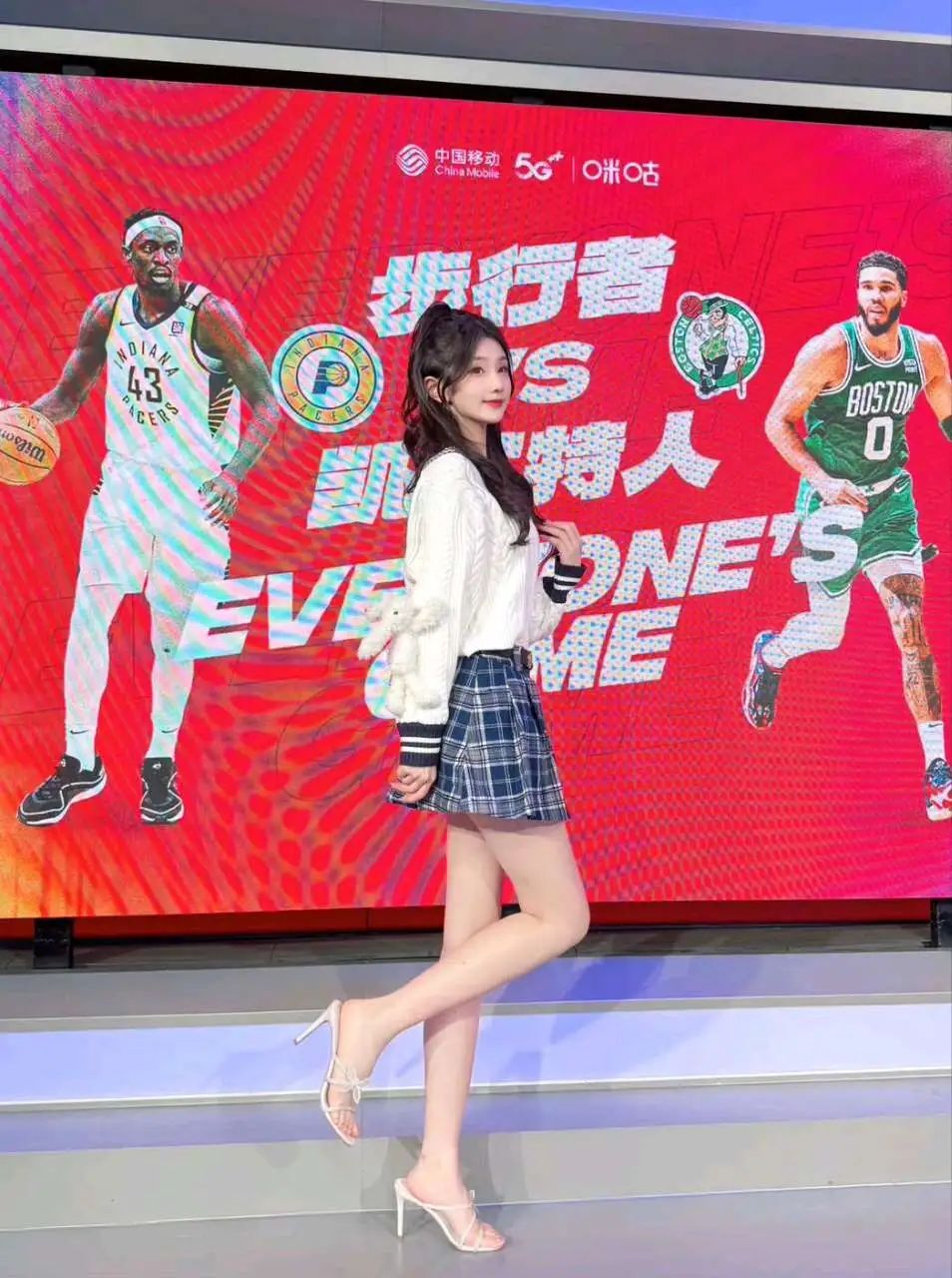 咪咕第一腿精！太顶了！湖人女球迷，无敌啊！