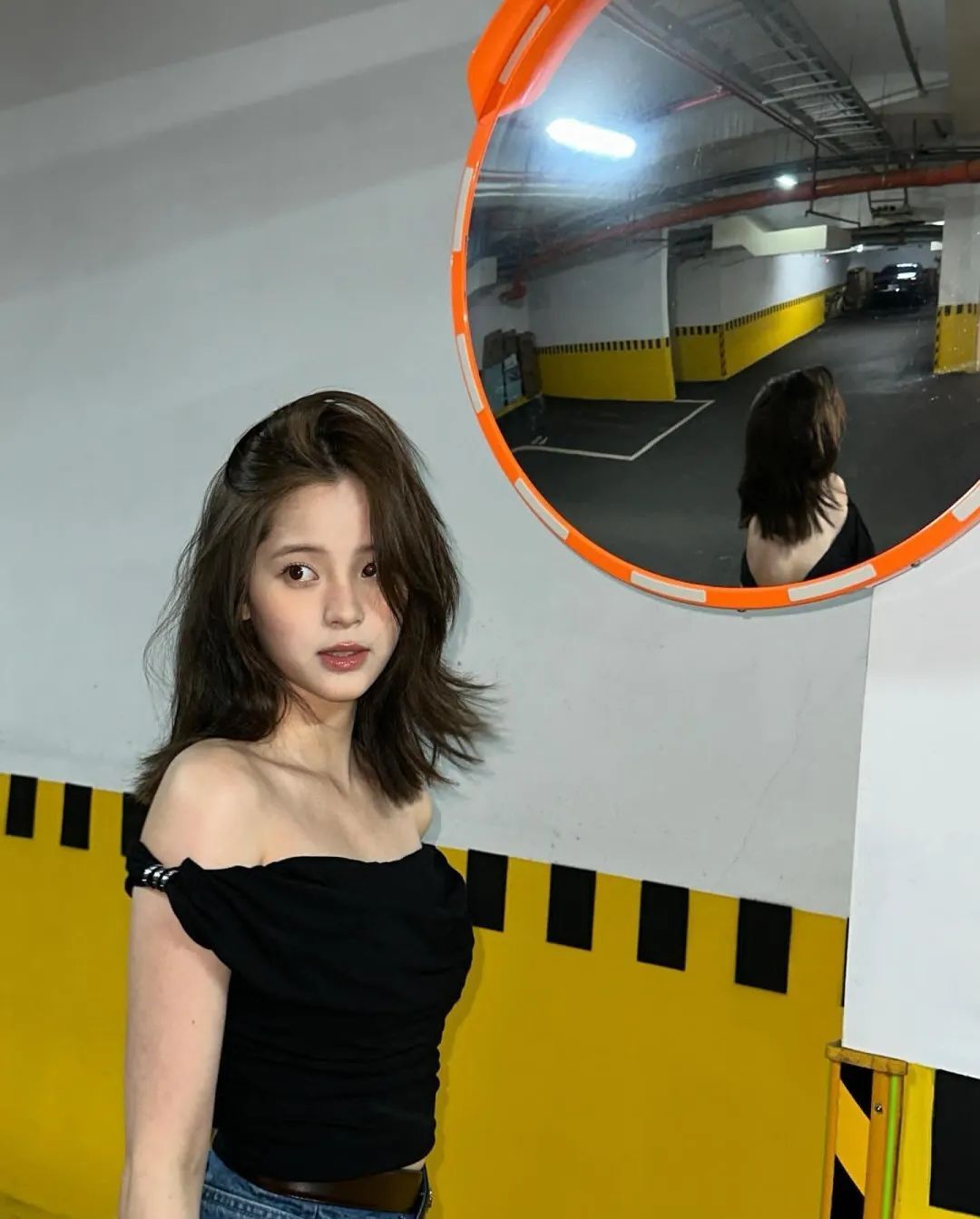别低估她的性感！她穿上黑丝后，谁看了不迷糊？