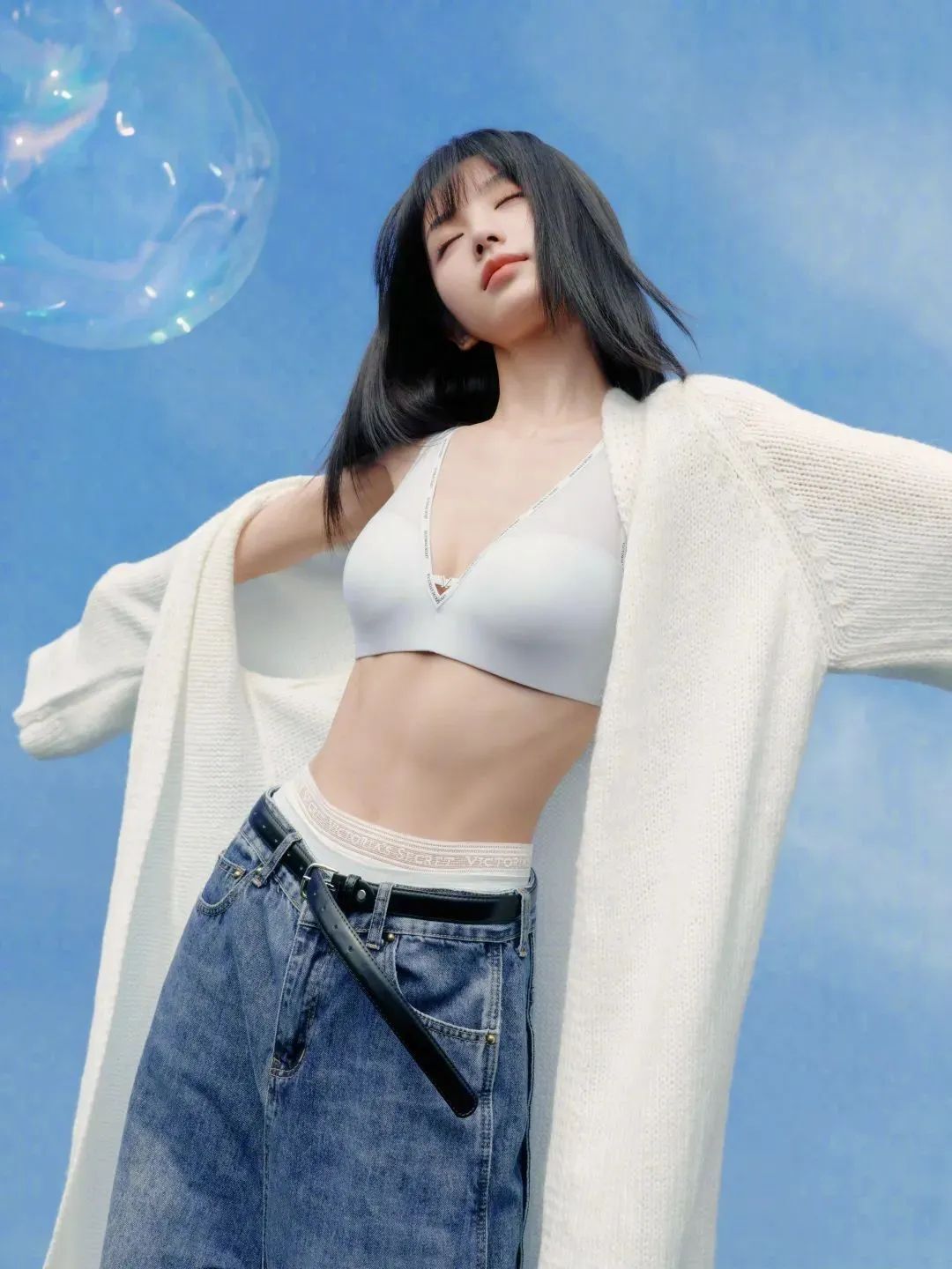 田曦薇维密内衣美照，甜美又性感的青春代言人