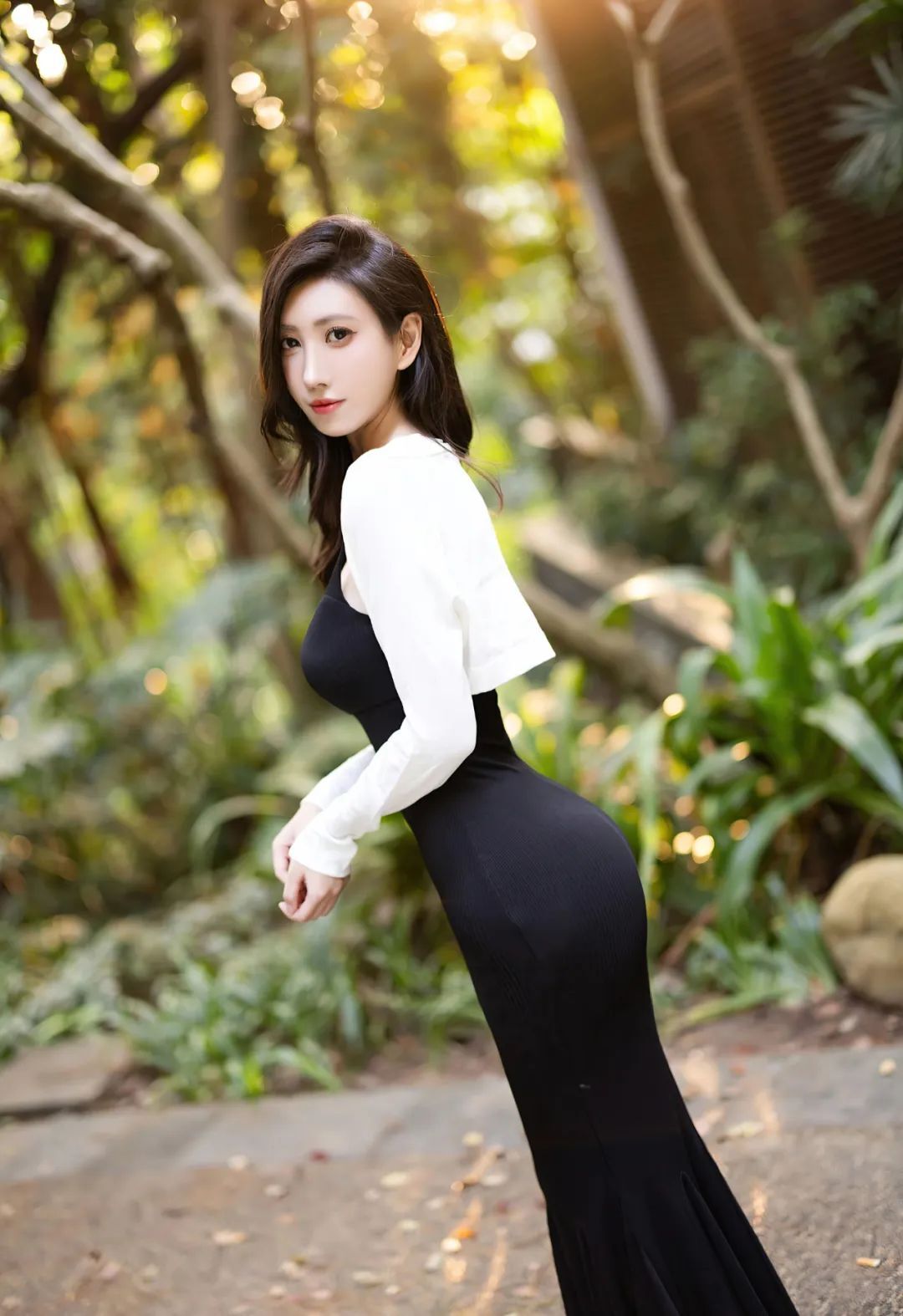 章晓蓉黑色蕾丝上衣