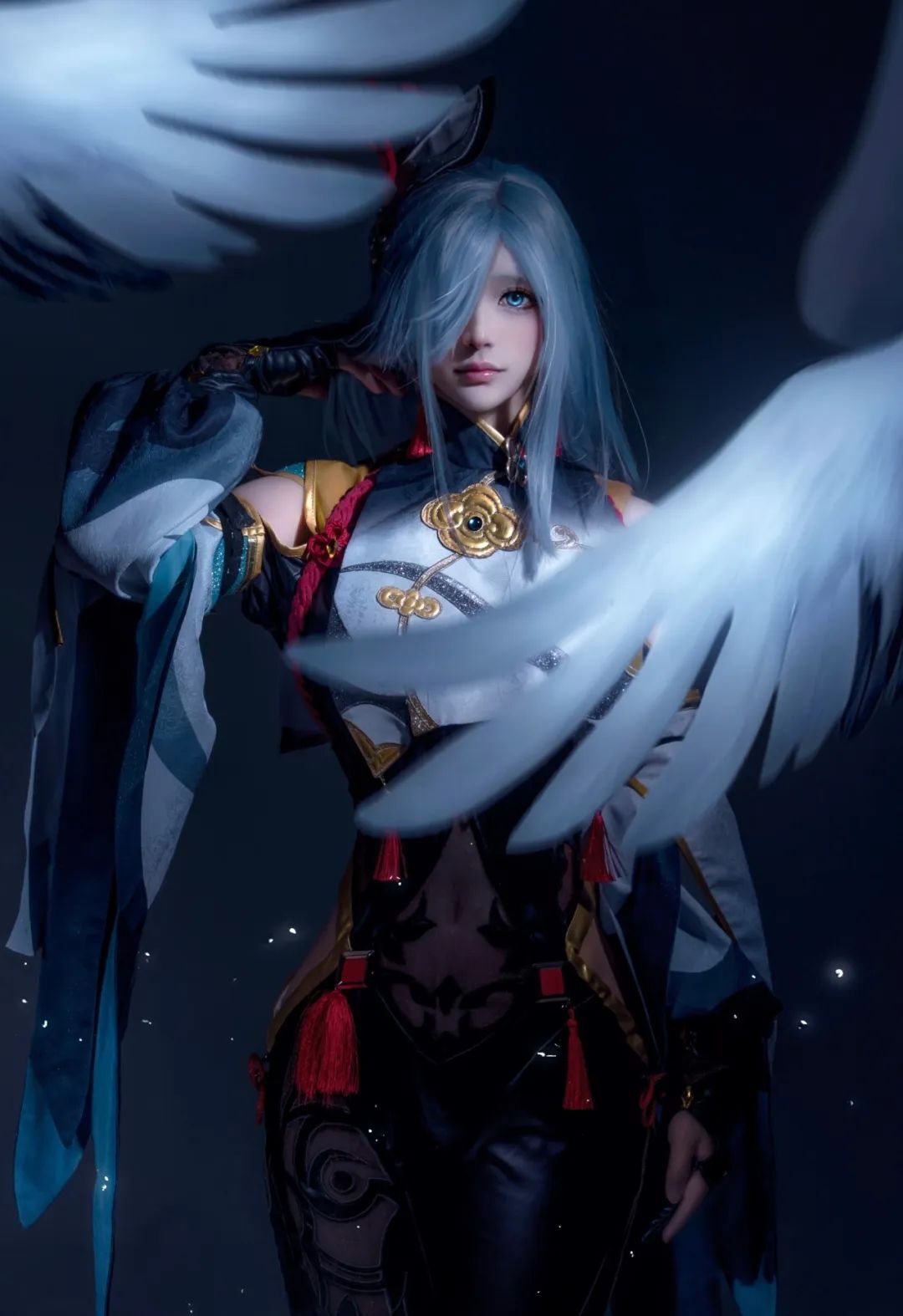 一体成型的S曲线 流淌成熟的妩媚诱惑 侧颜回眸申鹤cos