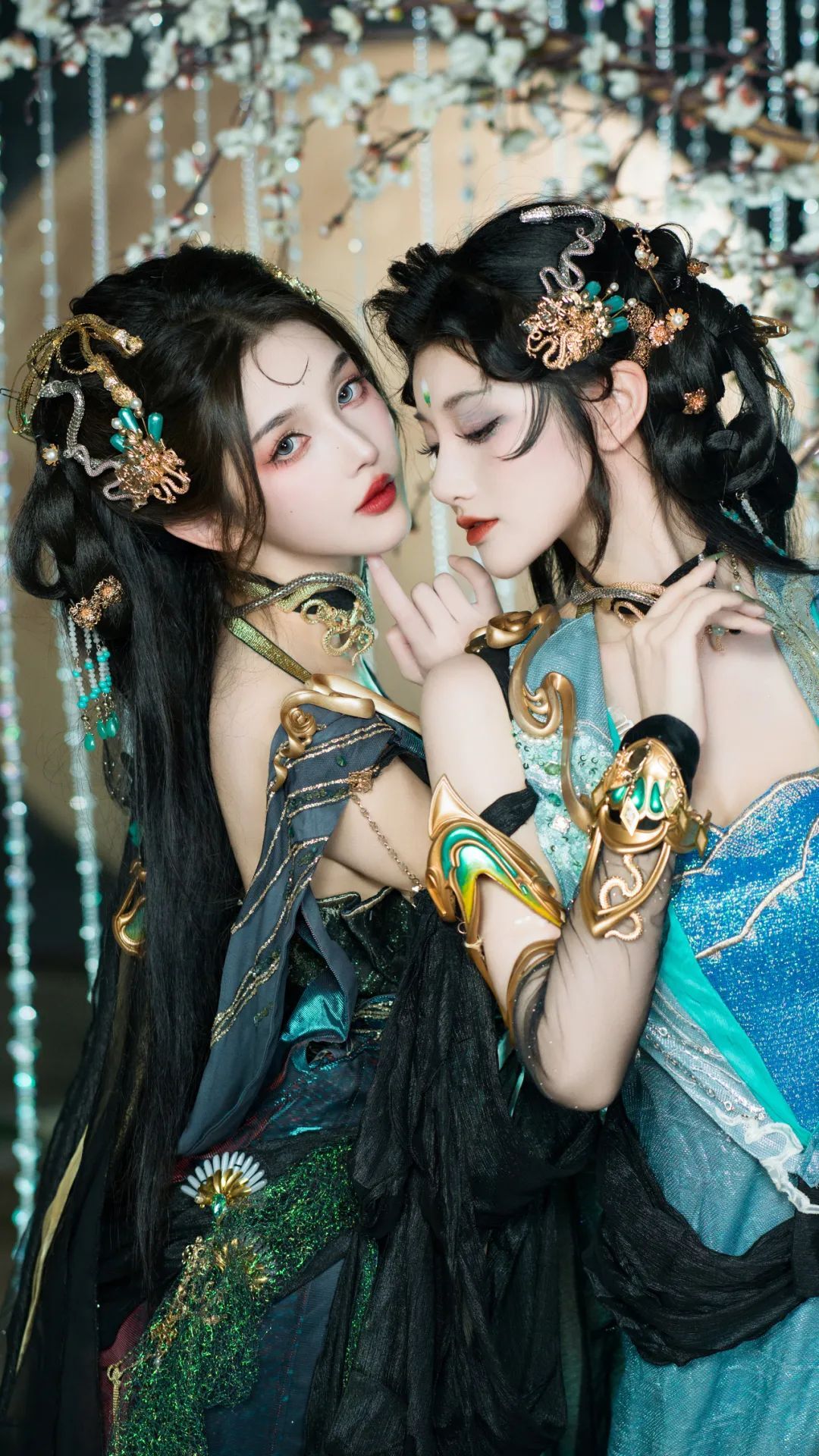 逆水寒ol中的青蛇和黑蛇，这对姐妹花总是如此令人难忘