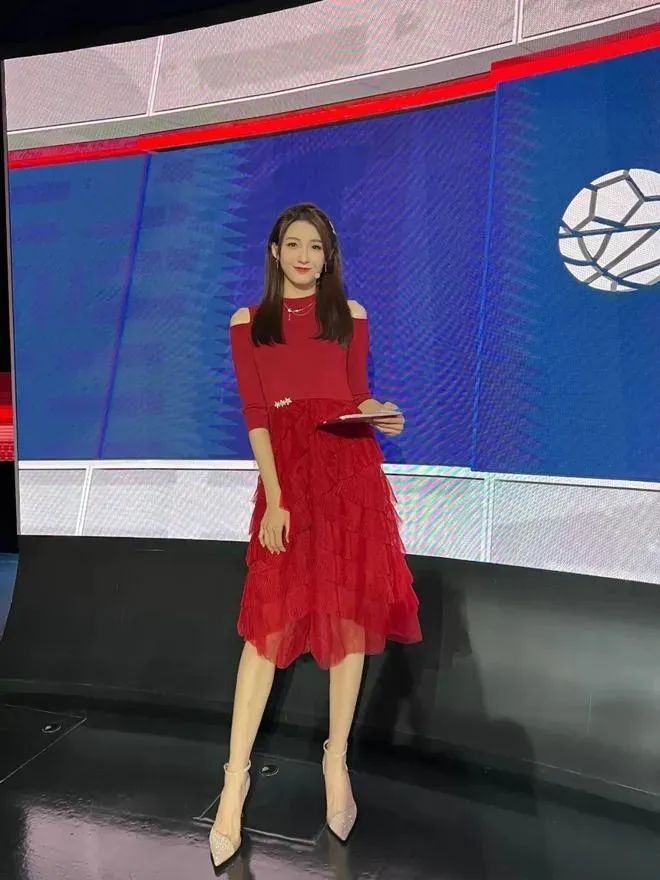 这大长腿，超顶啊！NBA最美女主播！