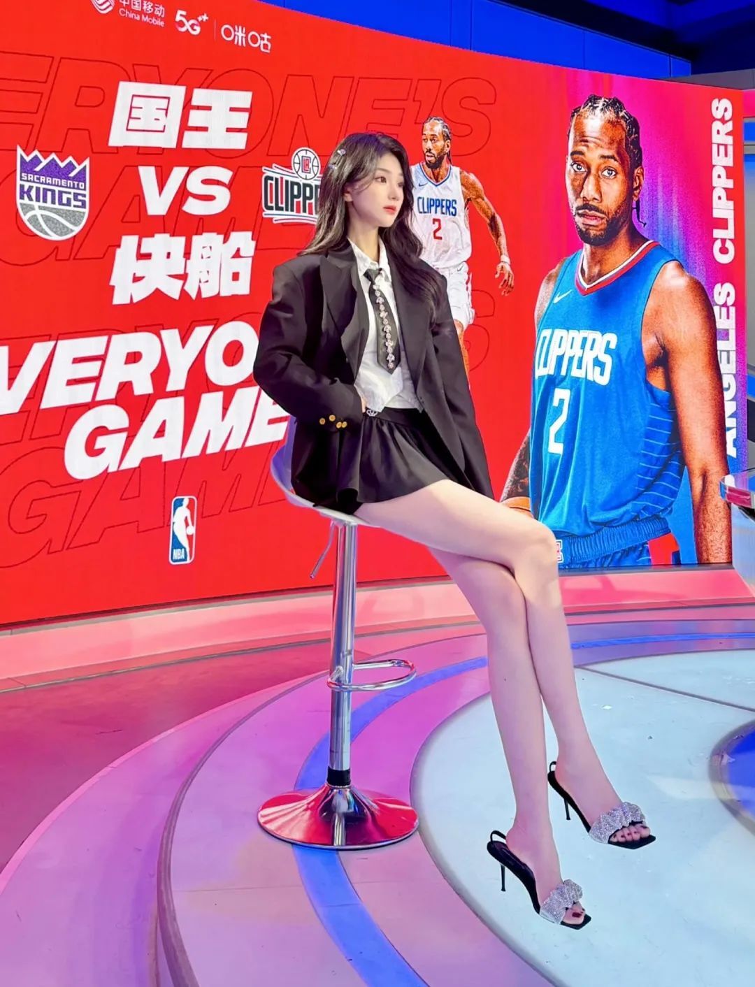 咪咕第一腿精！太顶了！湖人女球迷，无敌啊！