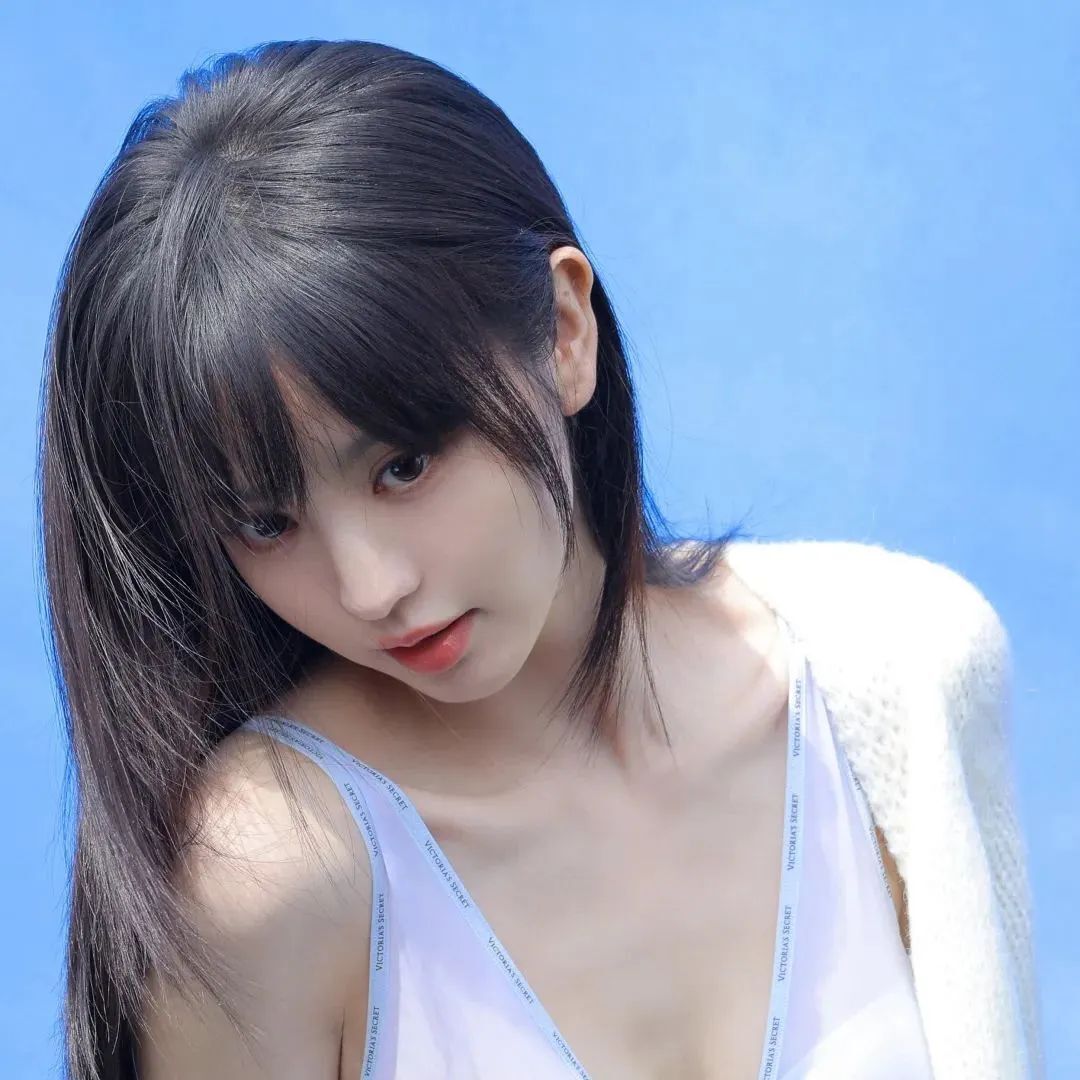 田曦薇维密内衣美照，甜美又性感的青春代言人