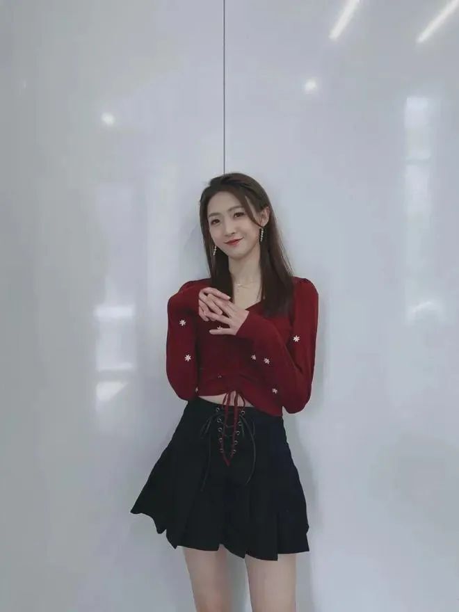 这大长腿，超顶啊！NBA最美女主播！