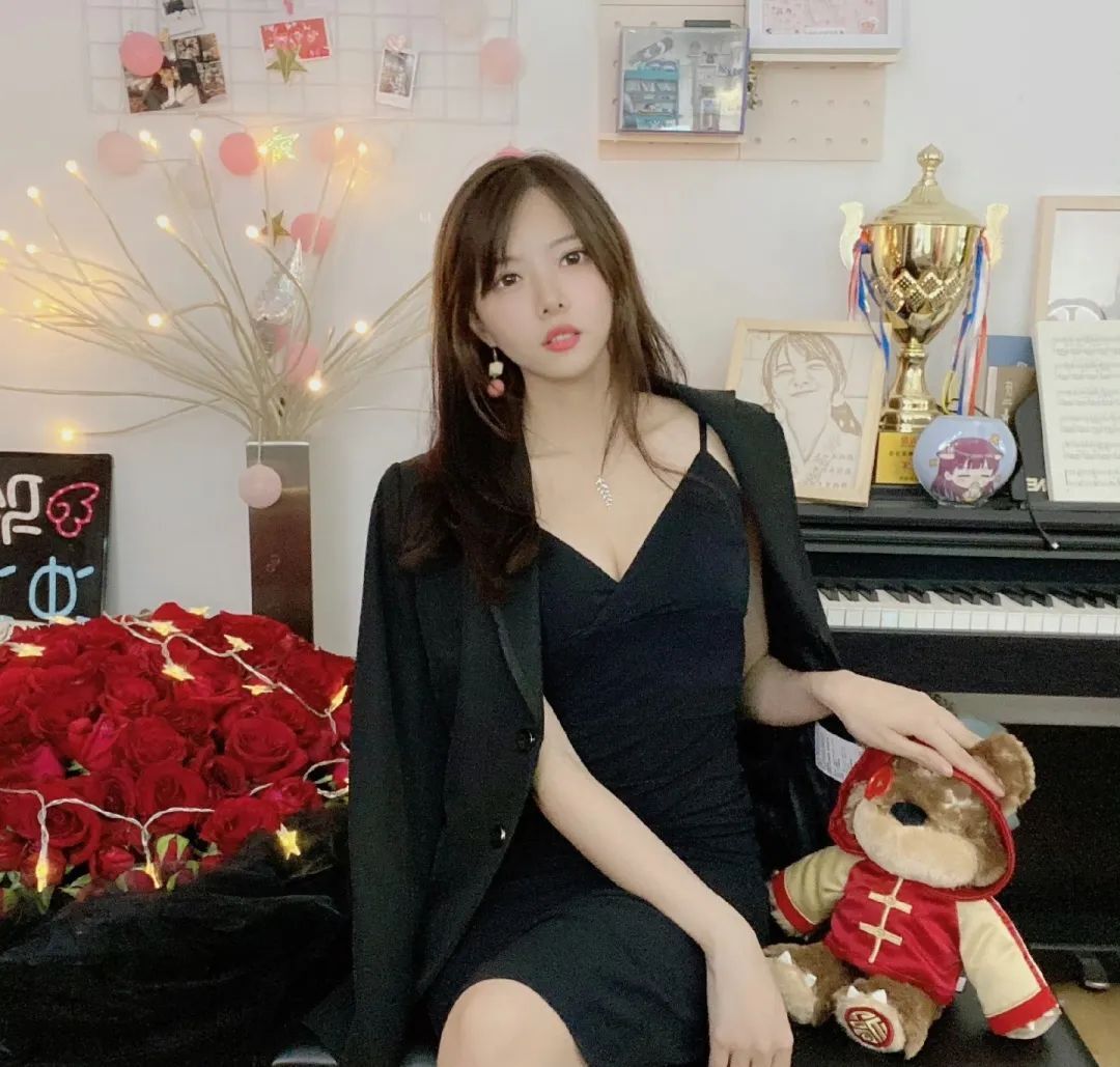 这长腿，杀疯了！最美电竞女主持！