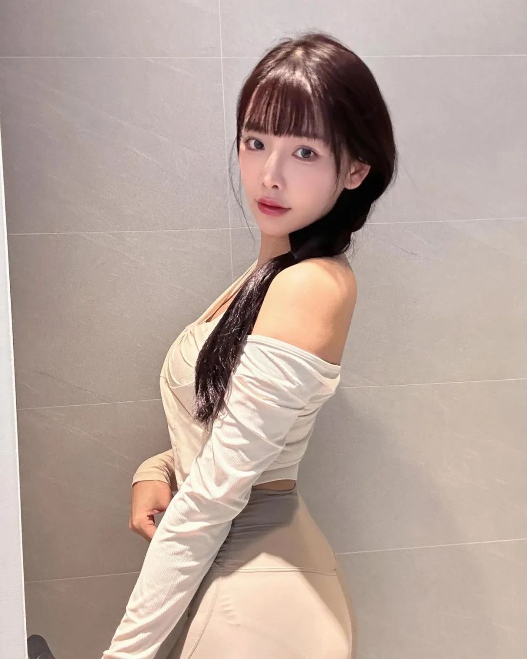 黑丝短裙！这身材堪称极品！台妹鲨我！