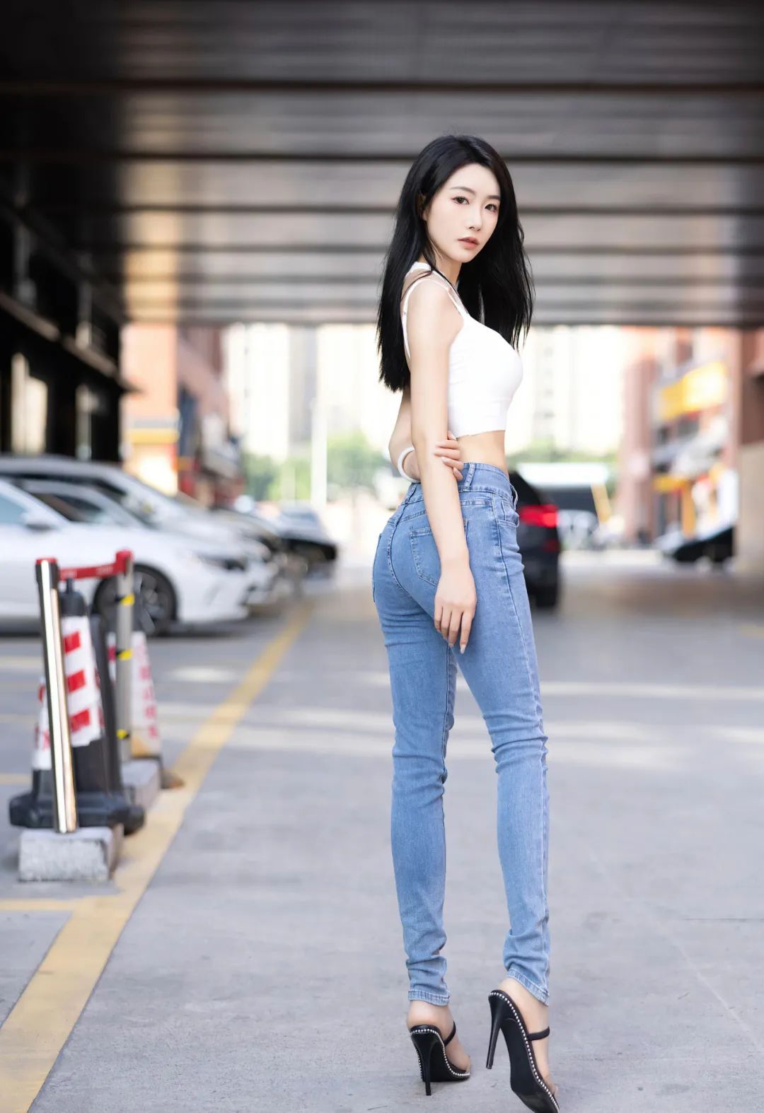 苏苏阿牛仔裤细高跟都市丽人