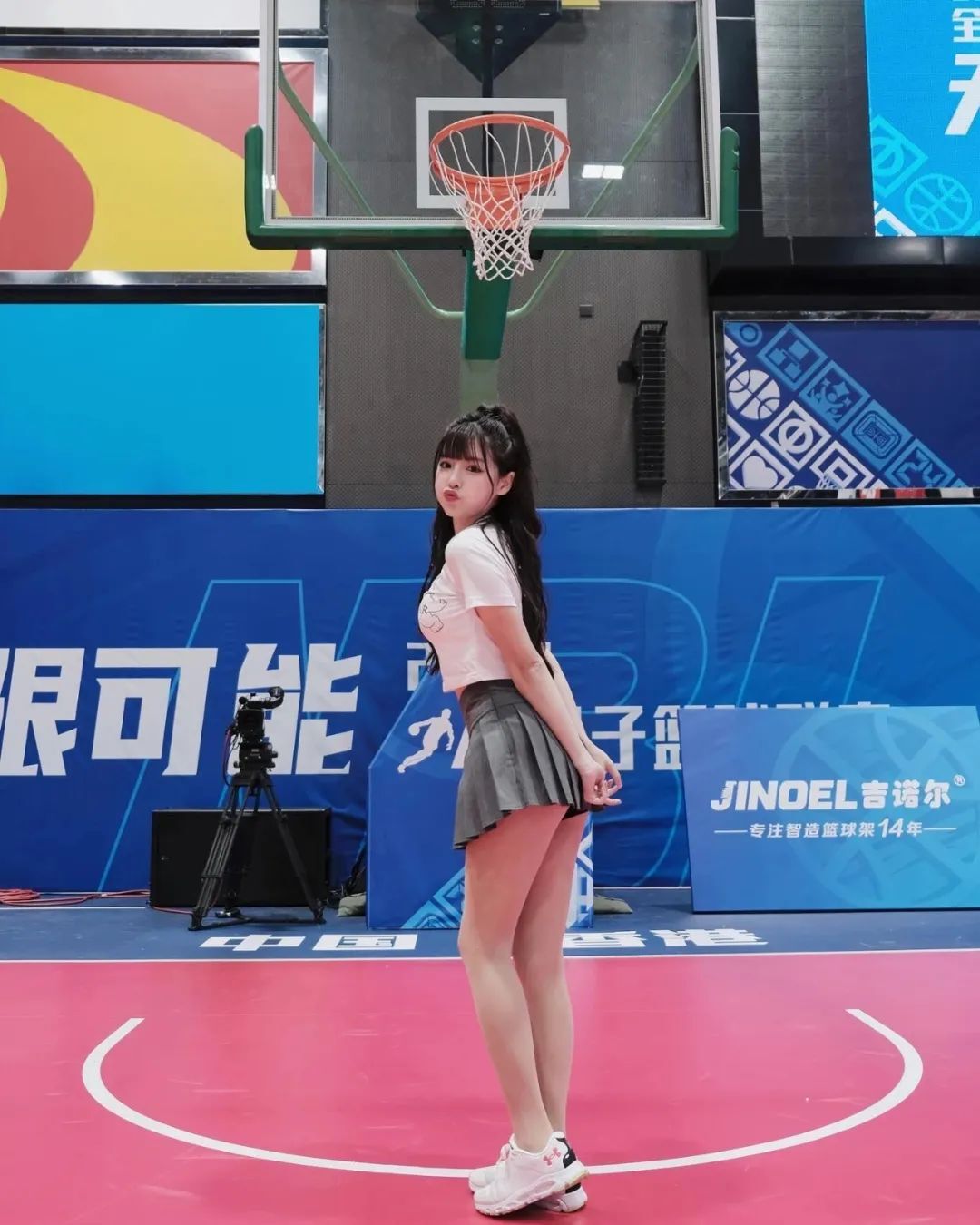 黑丝短裙！这身材堪称极品！台妹鲨我！
