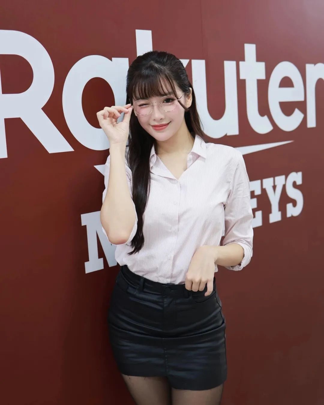 黑丝短裙！这身材堪称极品！台妹鲨我！