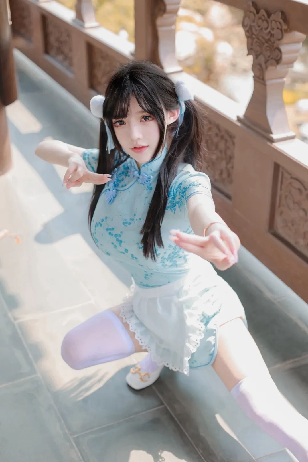 旗袍女仆 花香肆意 中华娘的倩影里有种美感