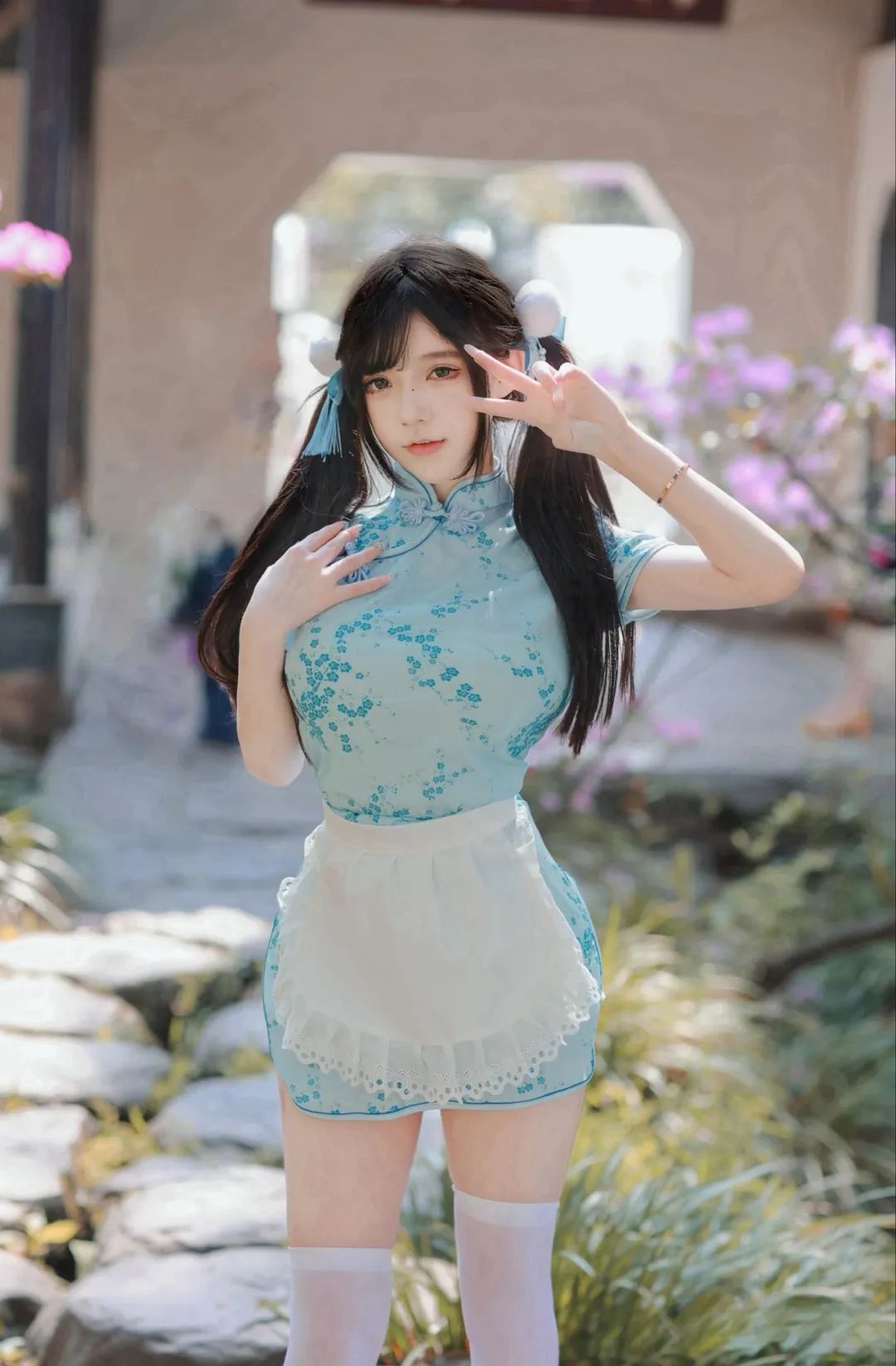 旗袍女仆 花香肆意 中华娘的倩影里有种美感