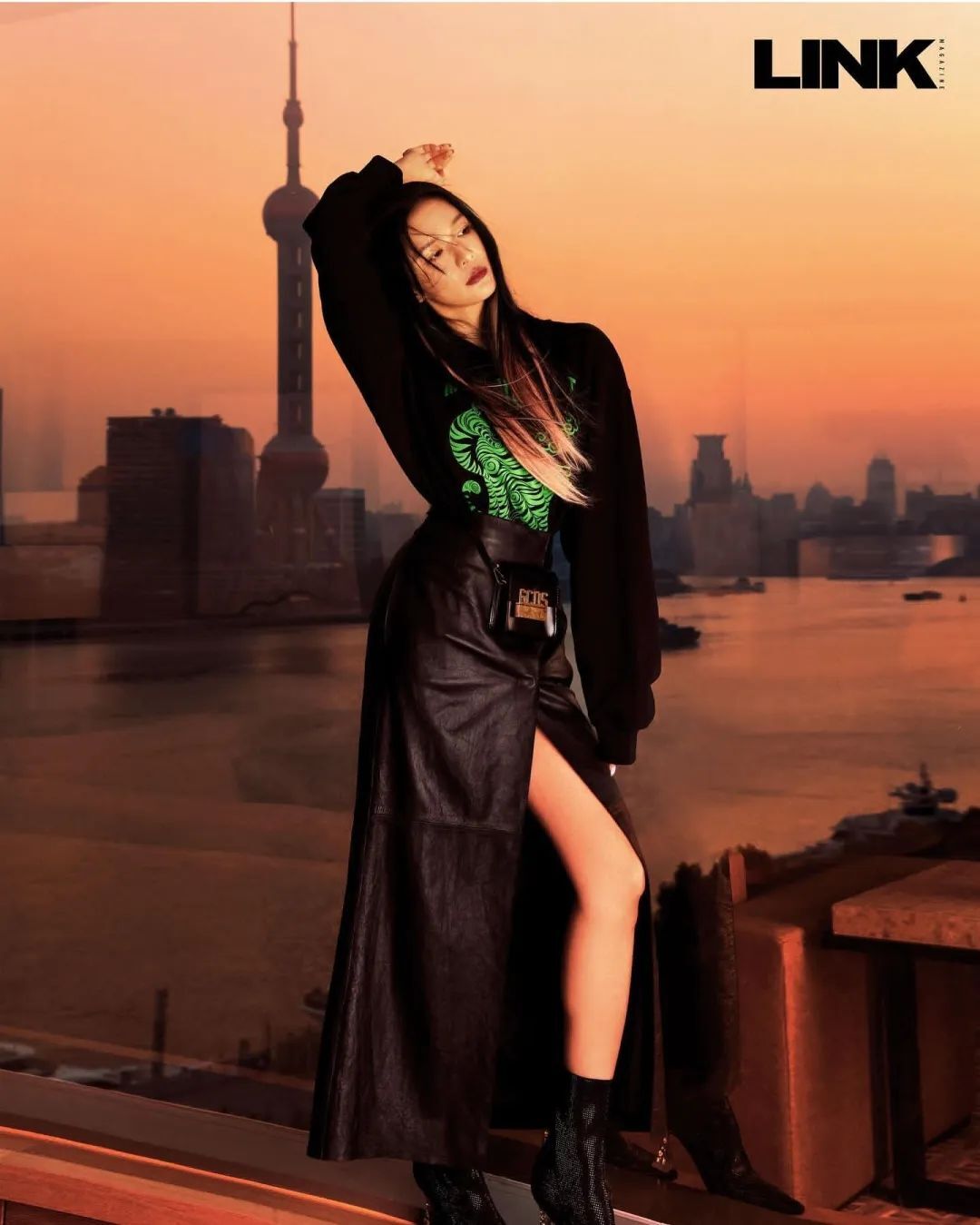 最美少妇！微笑女神！湖人女球迷，太可了...