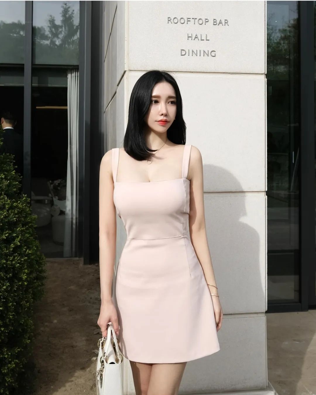 气质名媛女神！这黑丝大长腿，超顶啊！