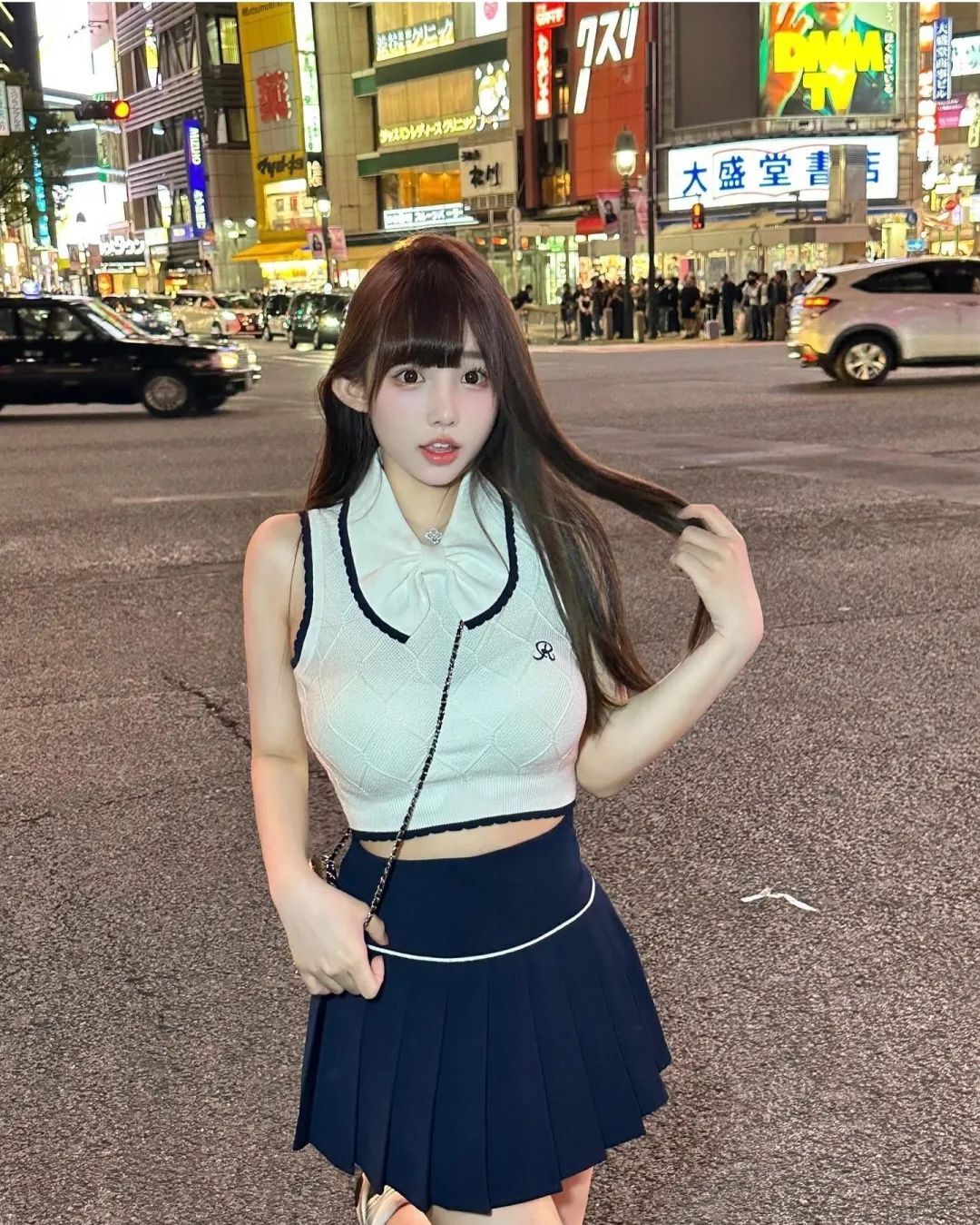 极品身材！这上围和小蛮腰！太离谱！