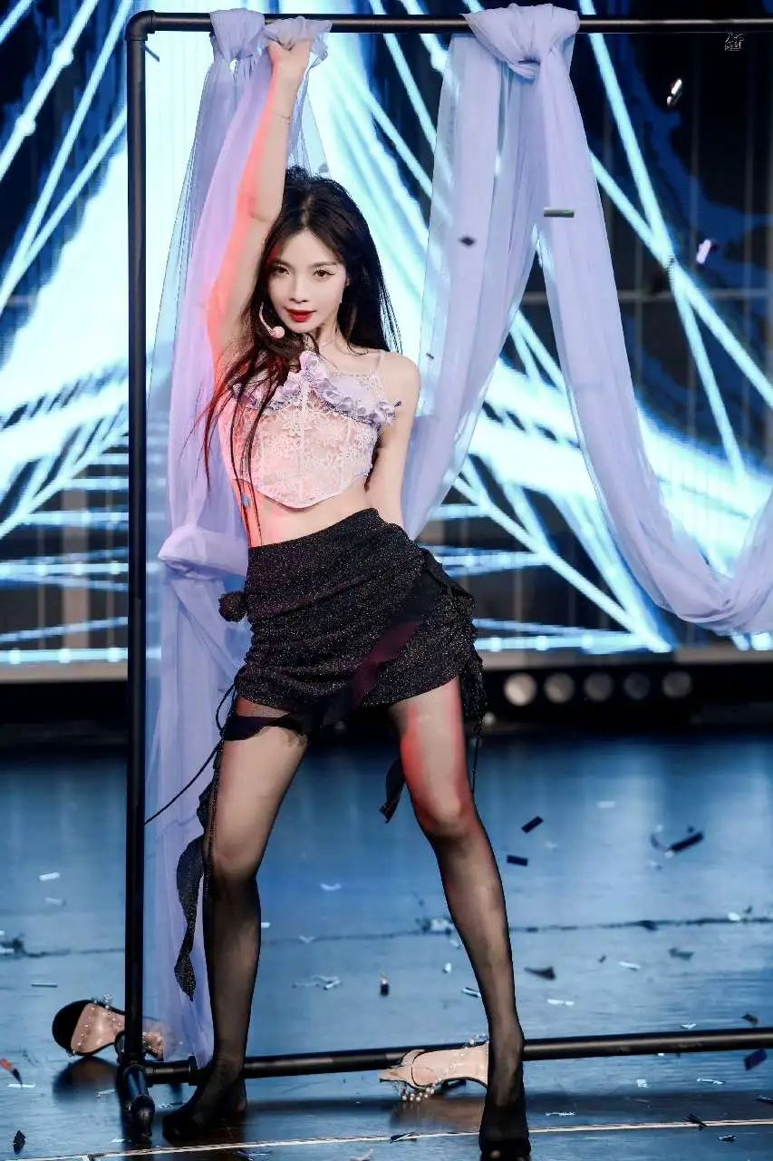美腿勾魂千万！女团出道，性感撩人！