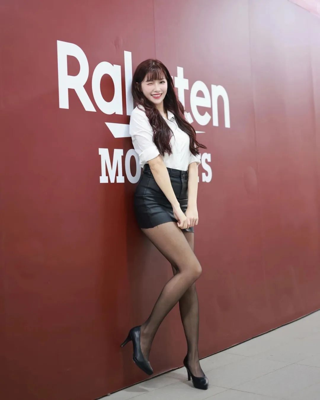 黑丝短裙！这身材堪称极品！台妹鲨我！