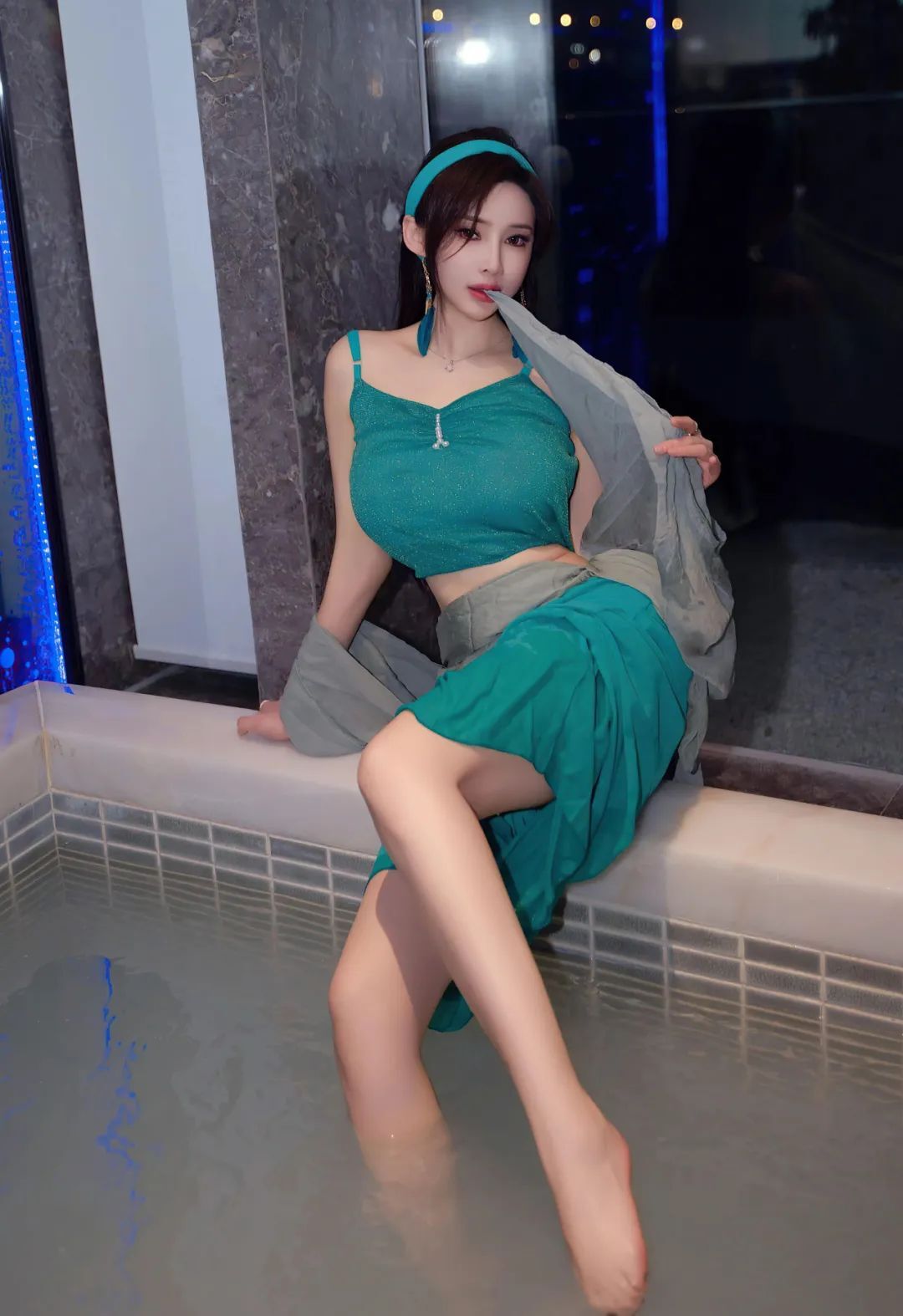 秀人模特周妍希Carol泡温泉