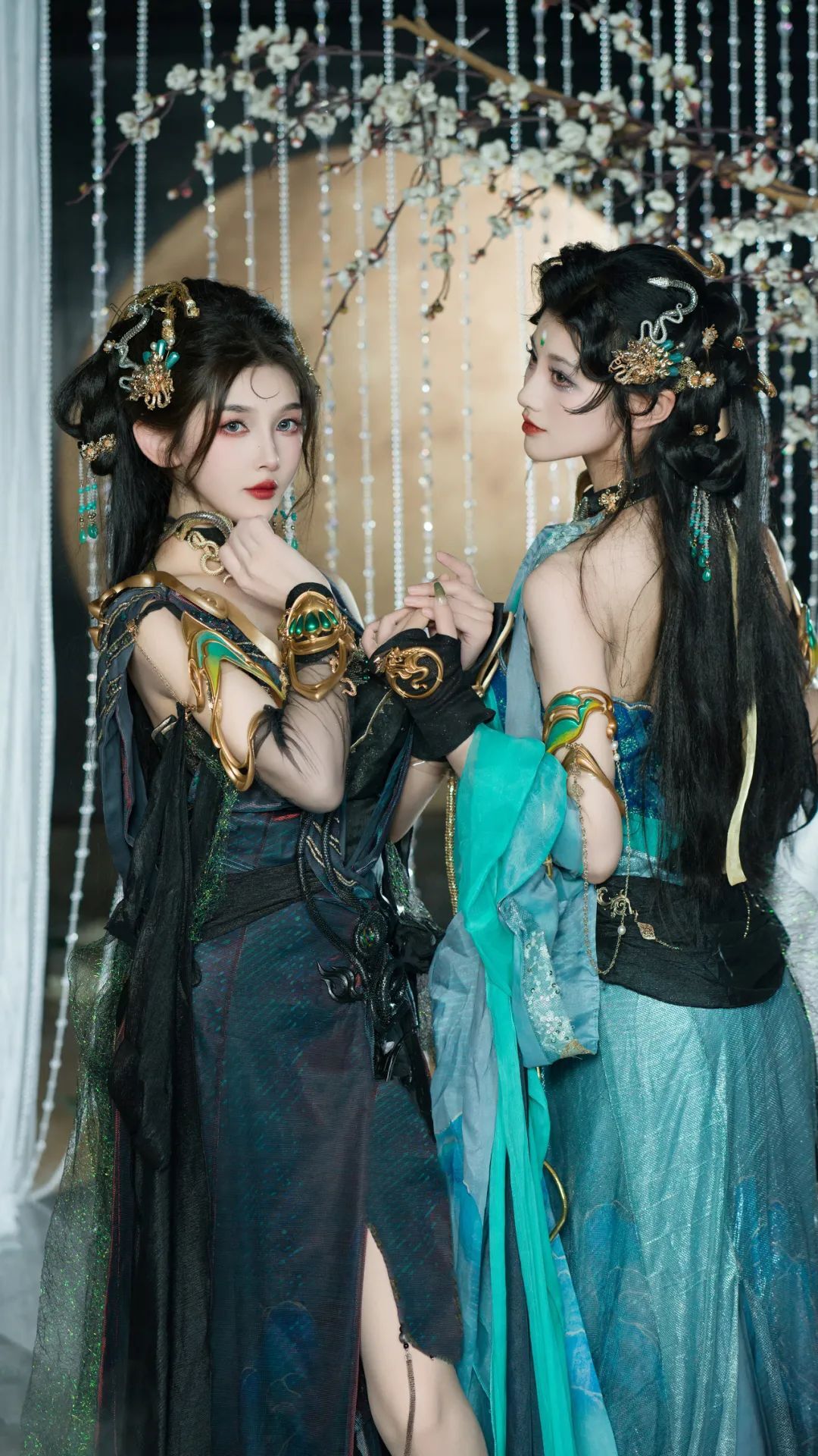 逆水寒ol中的青蛇和黑蛇，这对姐妹花总是如此令人难忘