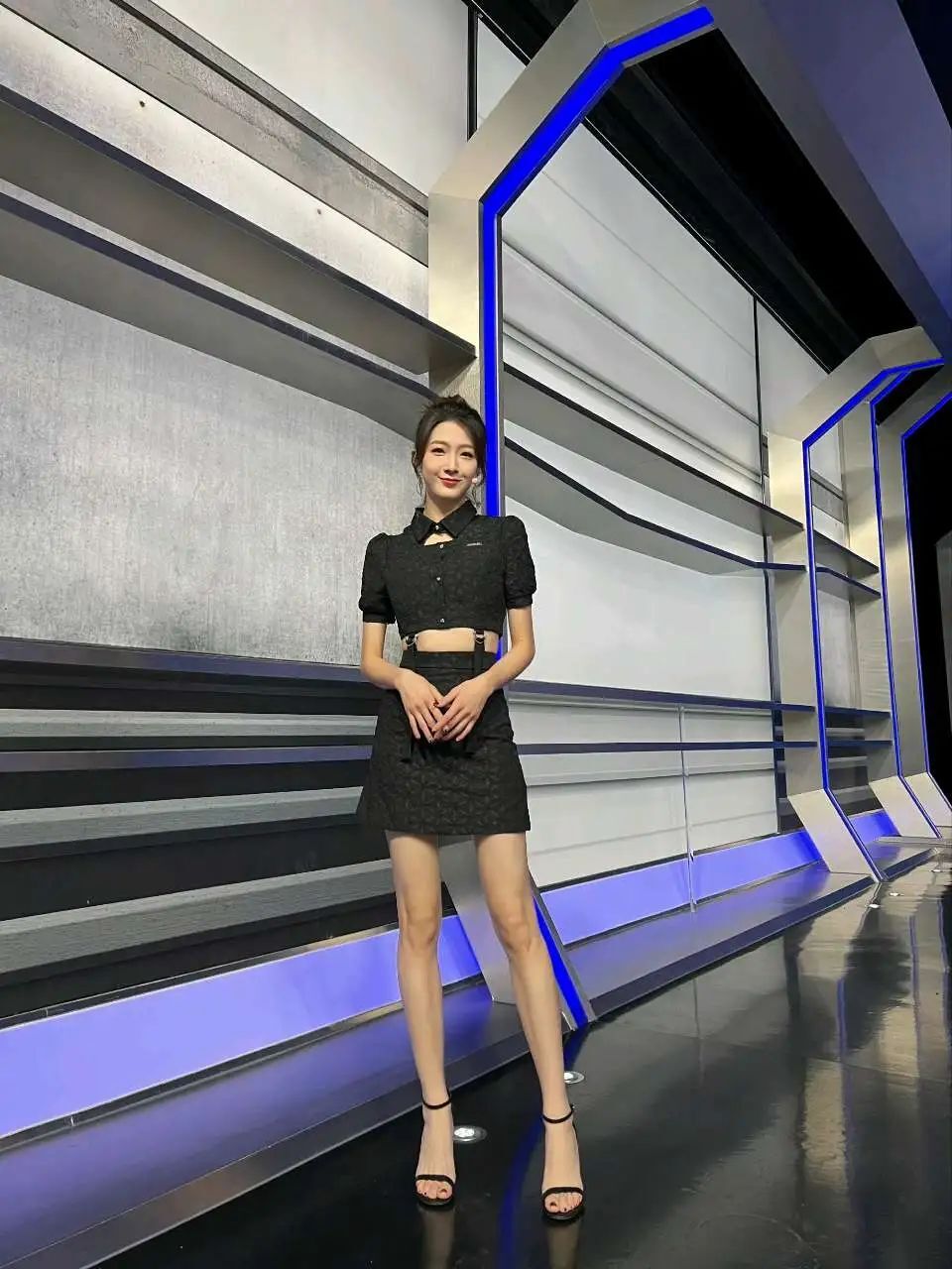 这大长腿，超顶啊！NBA最美女主播！