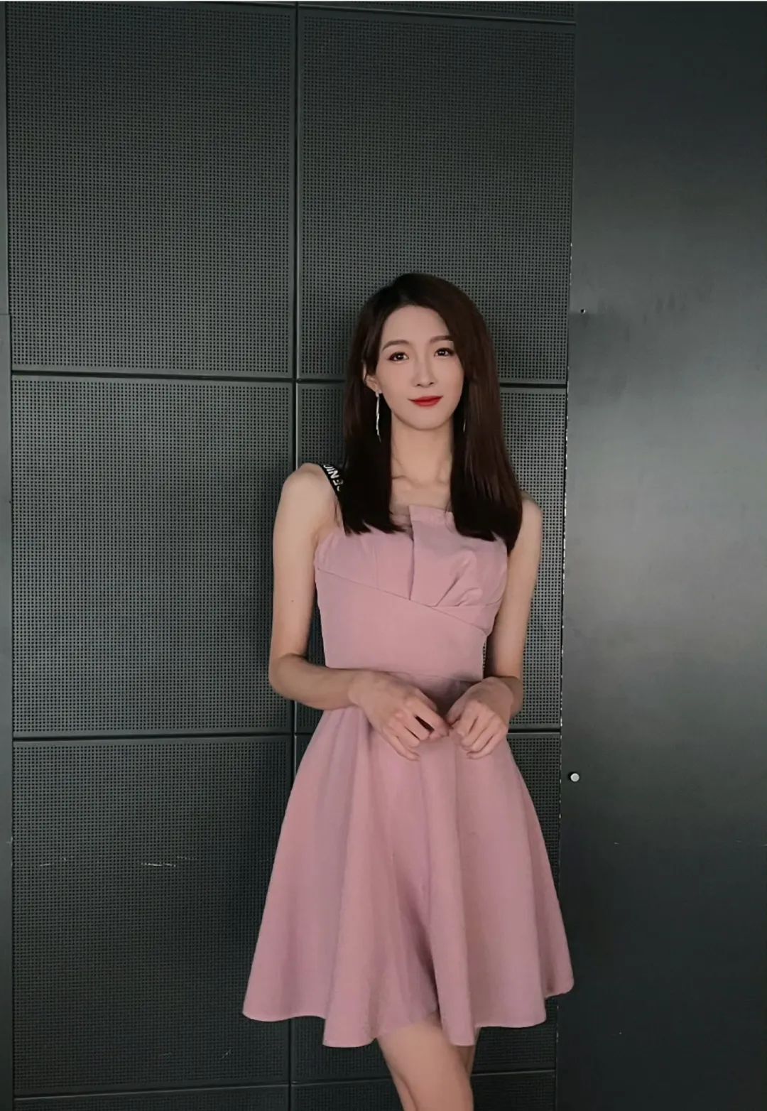 这大长腿，超顶啊！NBA最美女主播！