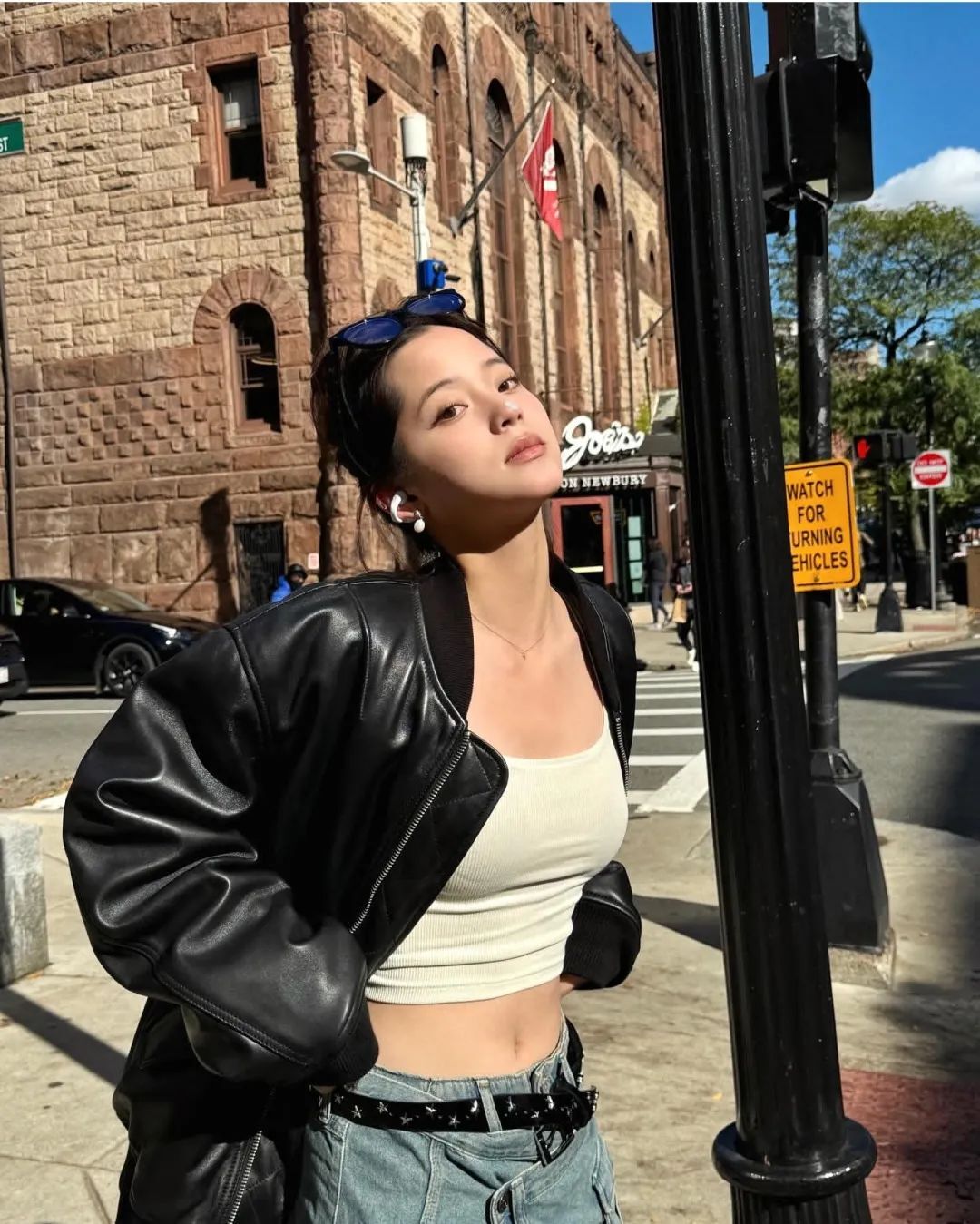 别低估她的性感！她穿上黑丝后，谁看了不迷糊？