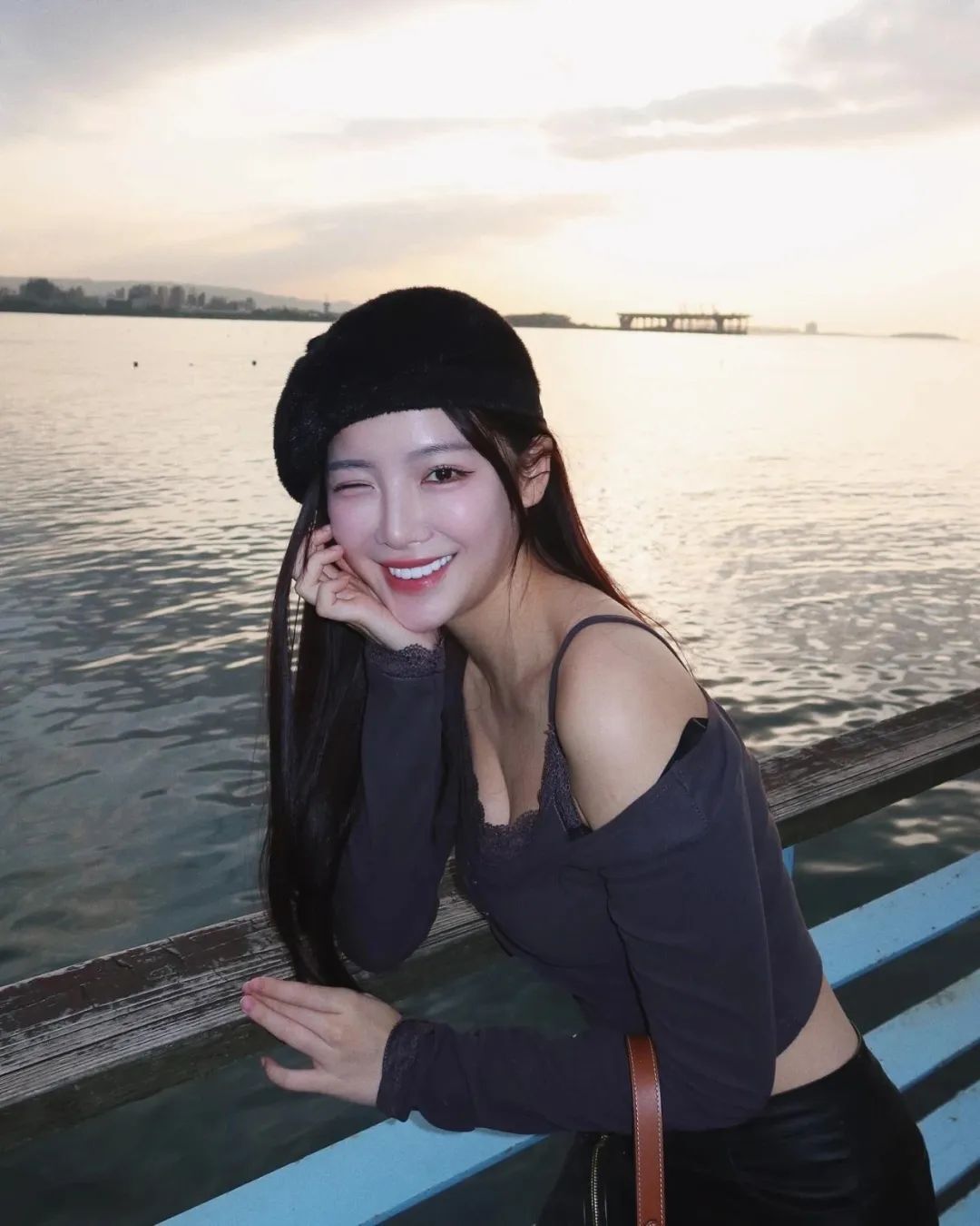 黑丝短裙！这身材堪称极品！台妹鲨我！