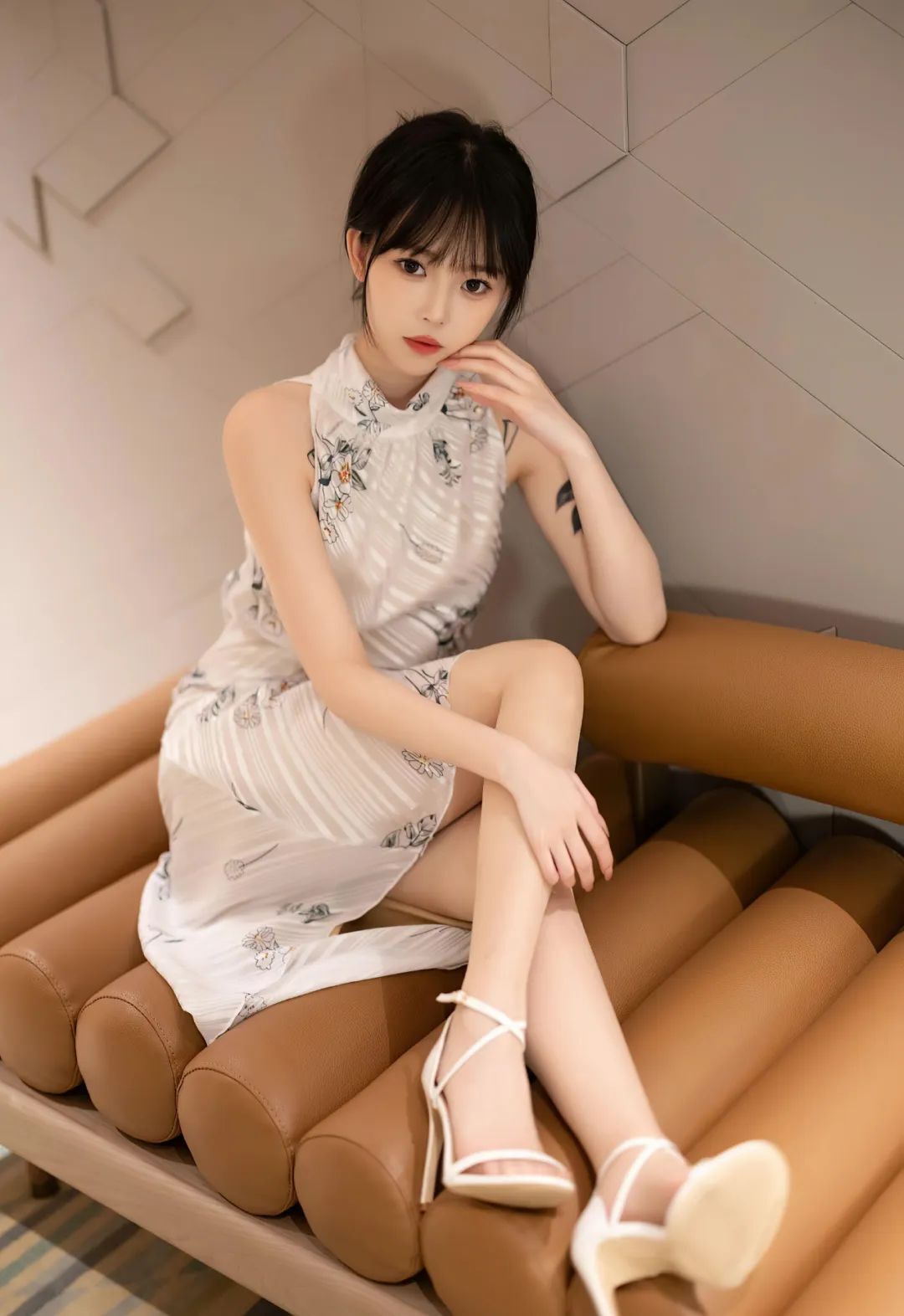 法制咖专业模特钱袋子人体写真