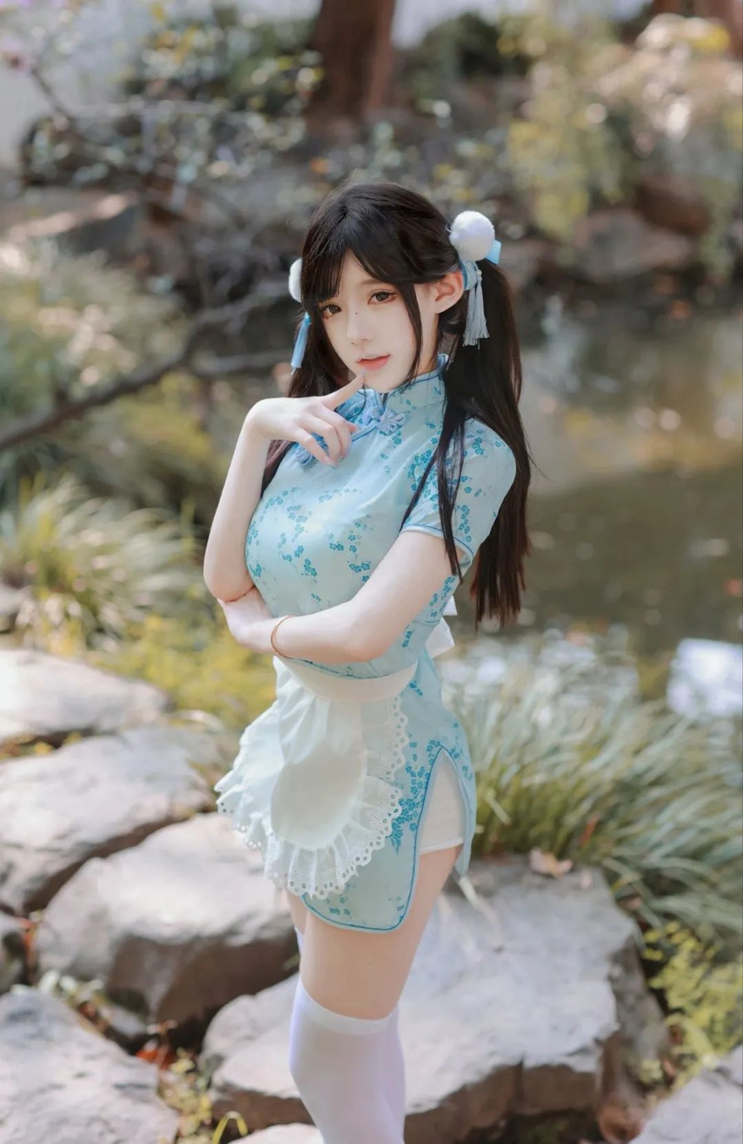 旗袍女仆 花香肆意 中华娘的倩影里有种美感