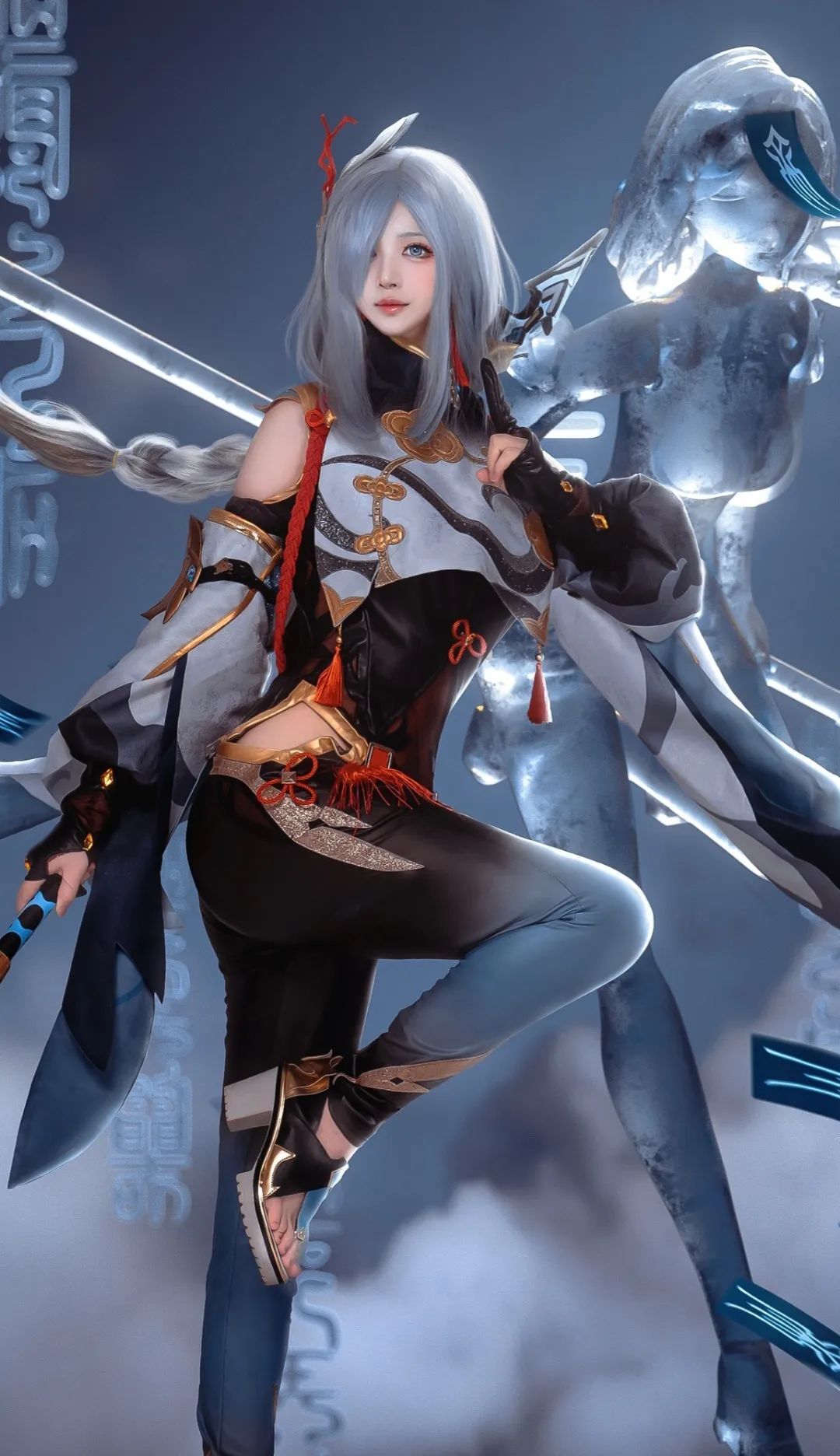 一体成型的S曲线 流淌成熟的妩媚诱惑 侧颜回眸申鹤cos