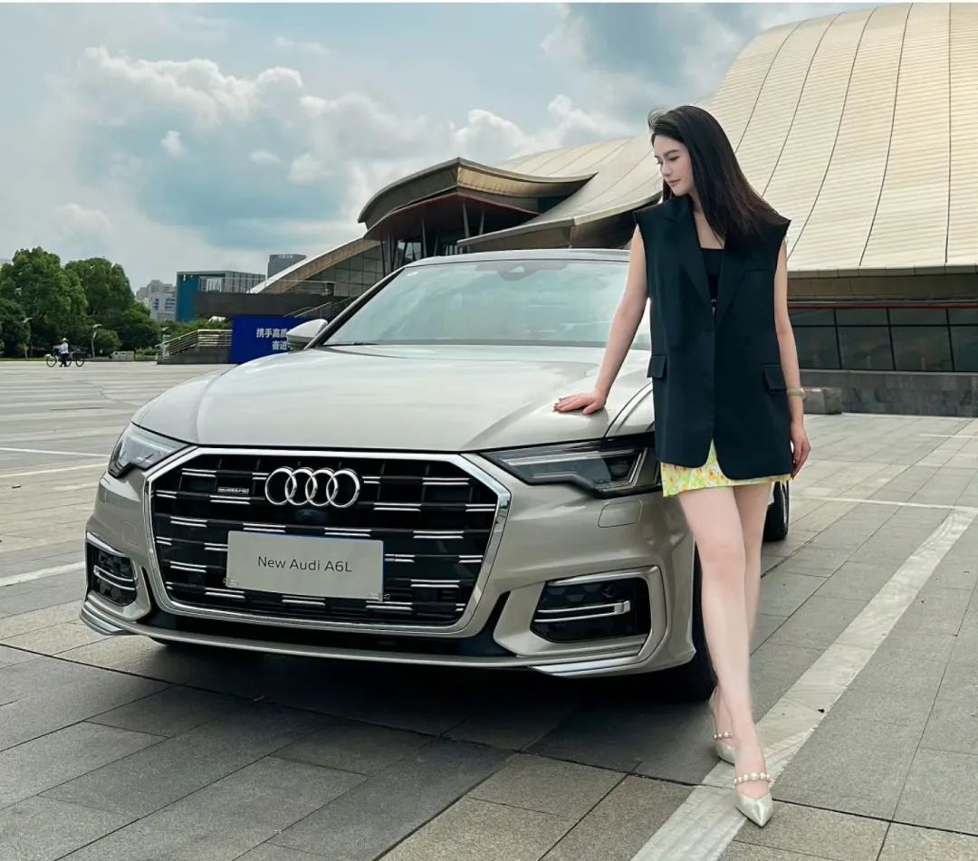 黑丝大长腿标配！玩车界最美湖人女球迷！