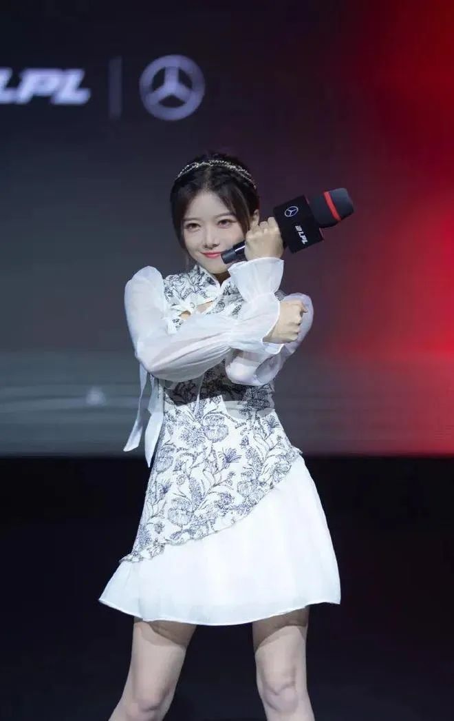 这长腿，杀疯了！最美电竞女主持！
