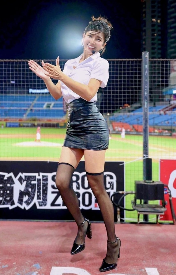 台湾第一美腿！她穿黑丝，真的绝了