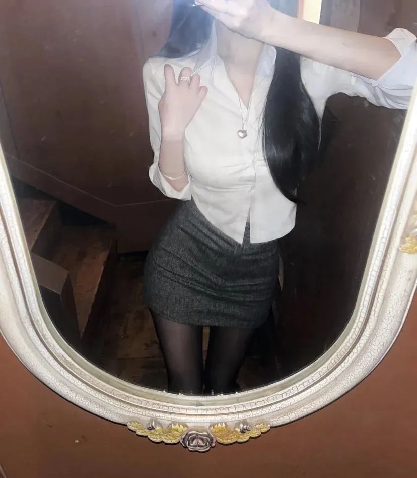 服装模特！黑丝，紧身连衣裙，都是顶配！