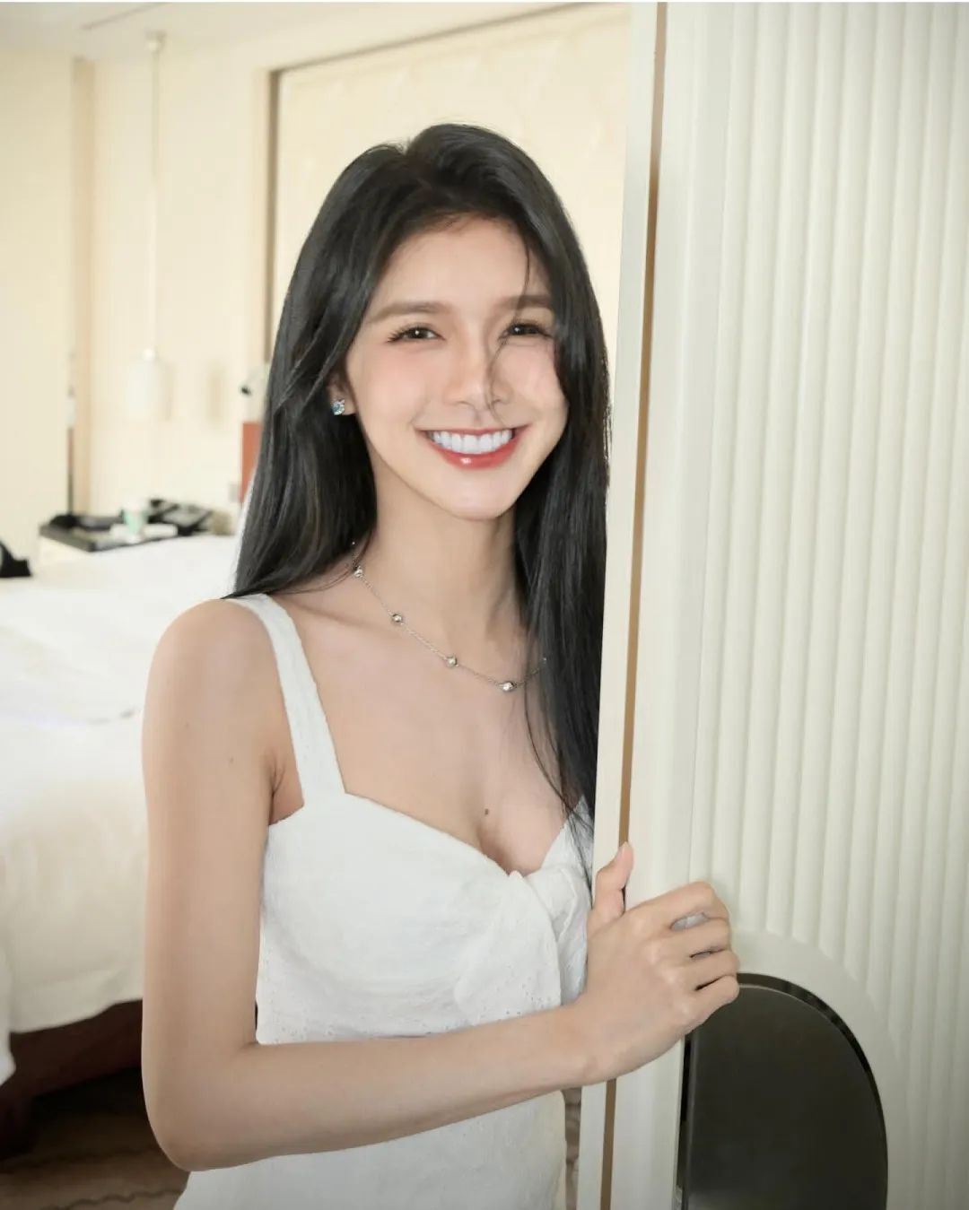 最美少妇！微笑女神！湖人女球迷，太可了...