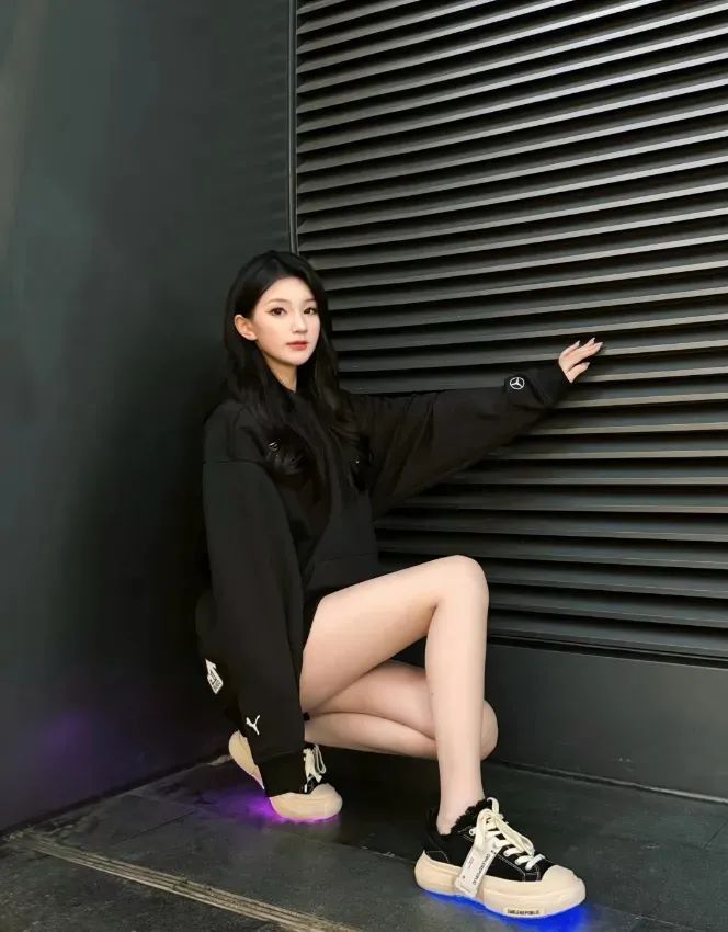 咪咕第一腿精！太顶了！湖人女球迷，无敌啊！