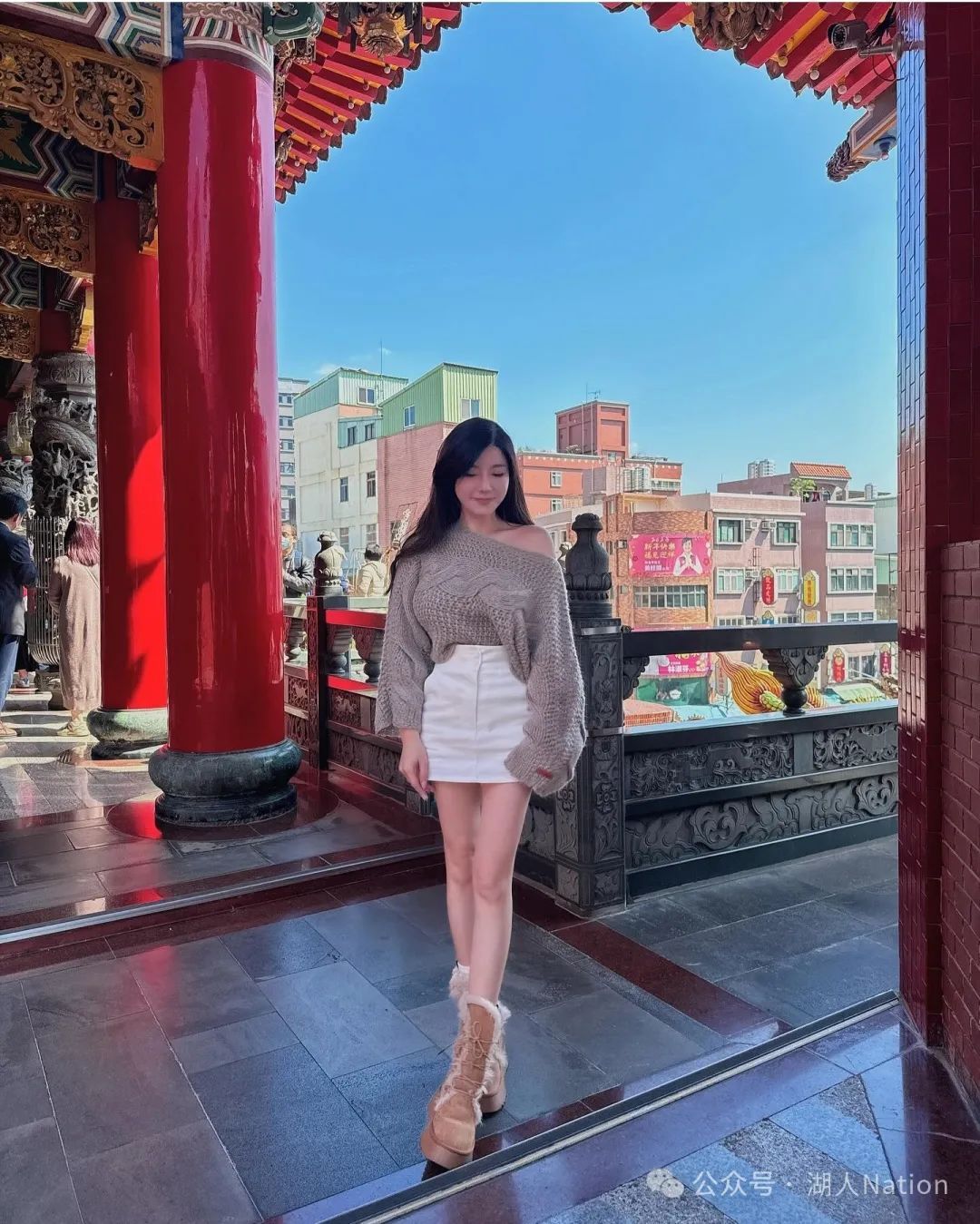 顶级长腿+黑丝！这身材，犯规了！