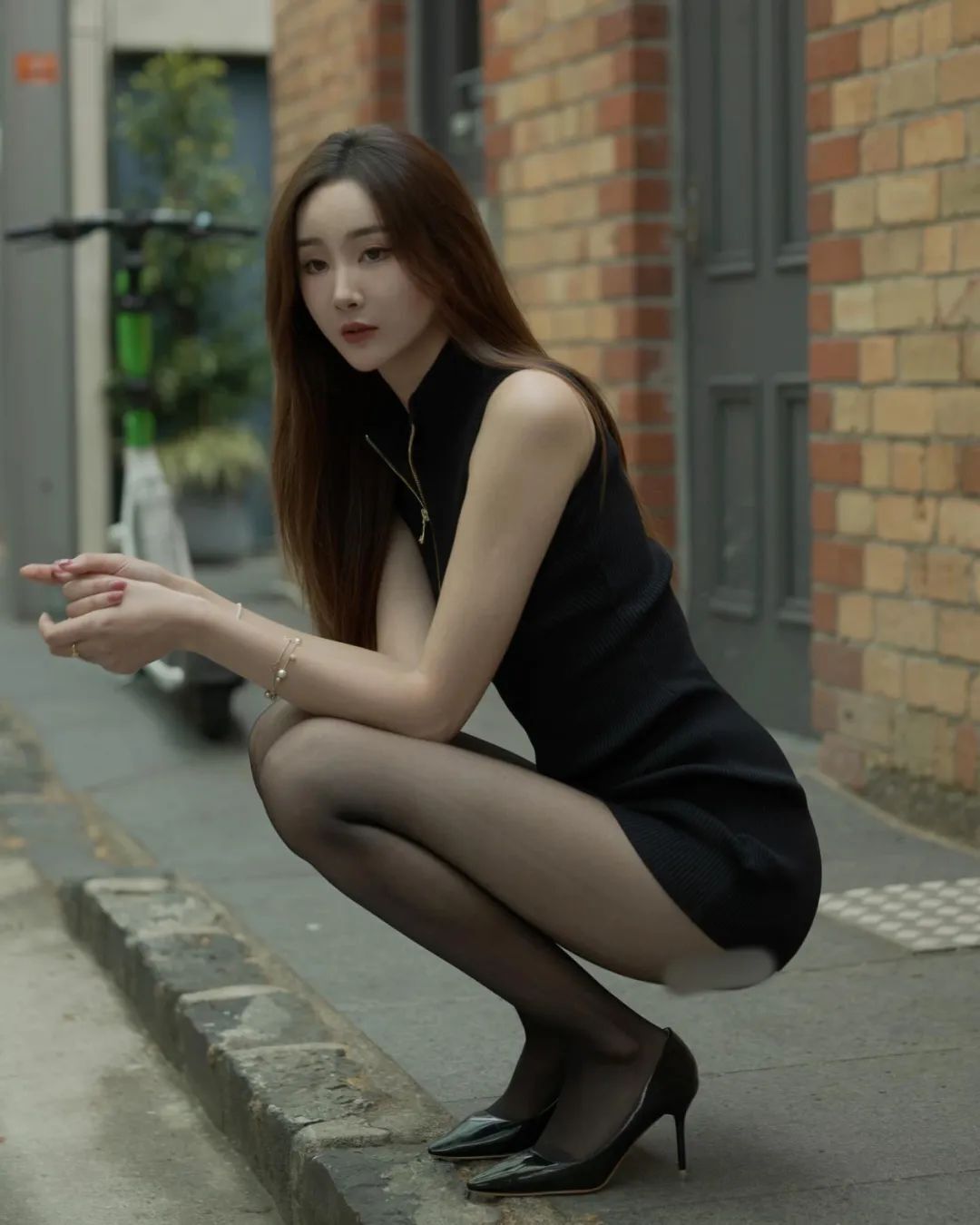 满屏的黑丝，极品模特黑丝大长腿，太润了！
