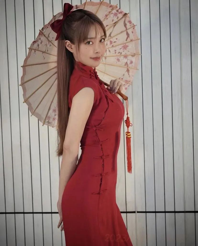 马来西亚网红李元玲，甜美又性感的钢琴女神