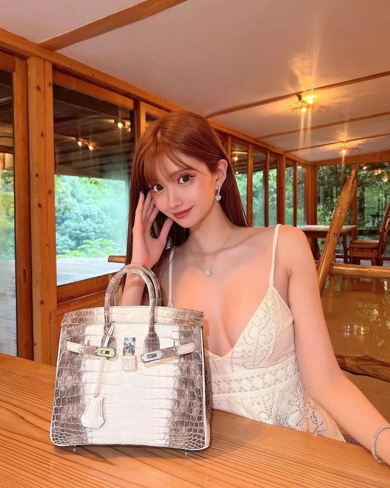 令和最美陪酒女郎，这颜值身材太顶了！